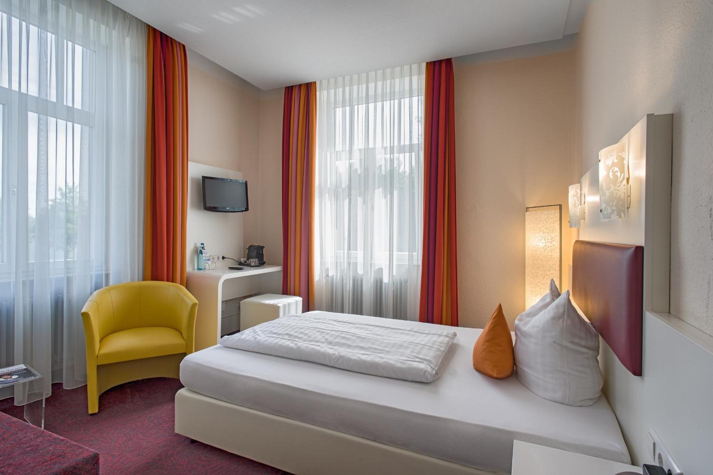 Standard Single Room - Photo 5