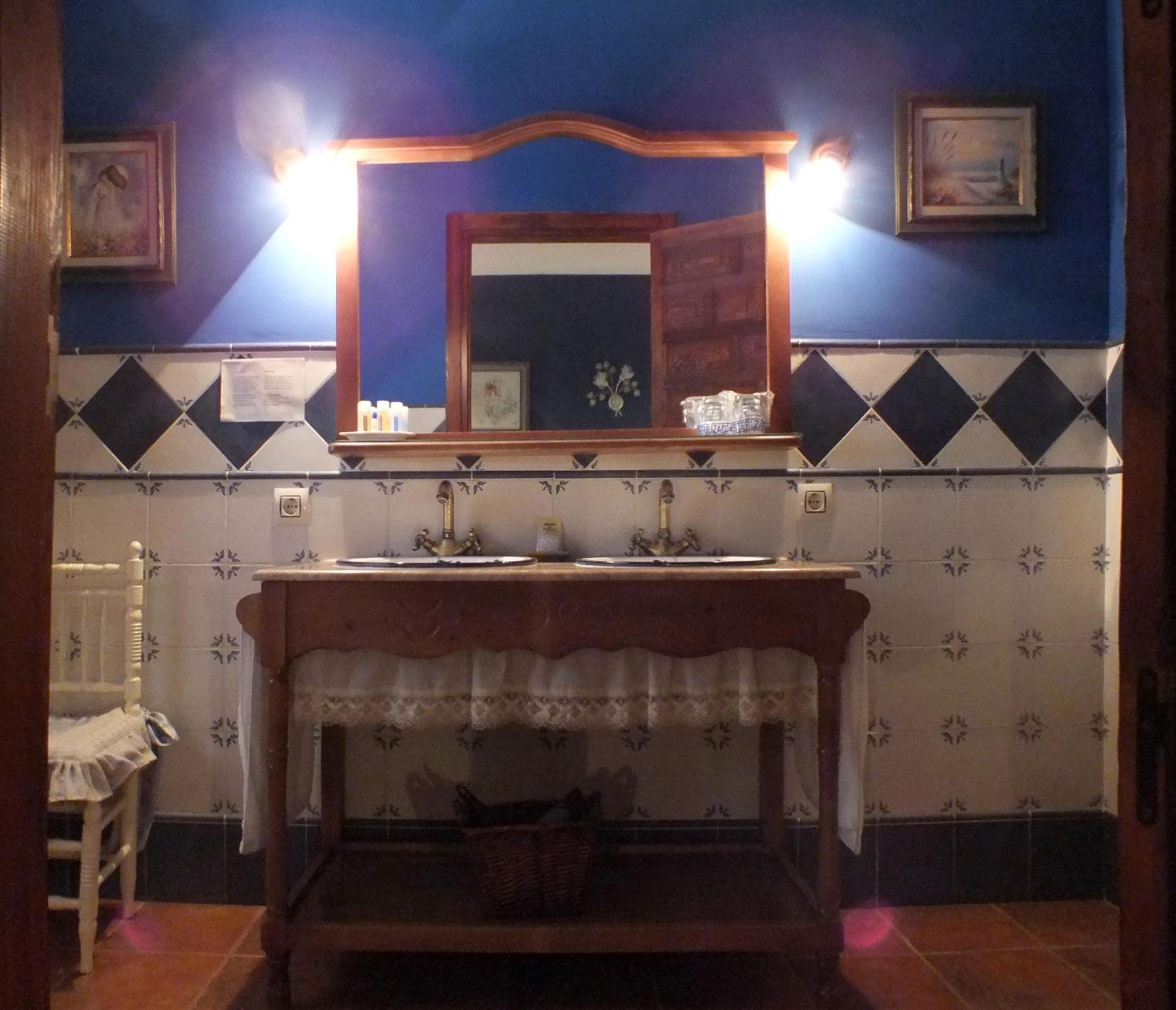 Double or Twin Room - Photo 19