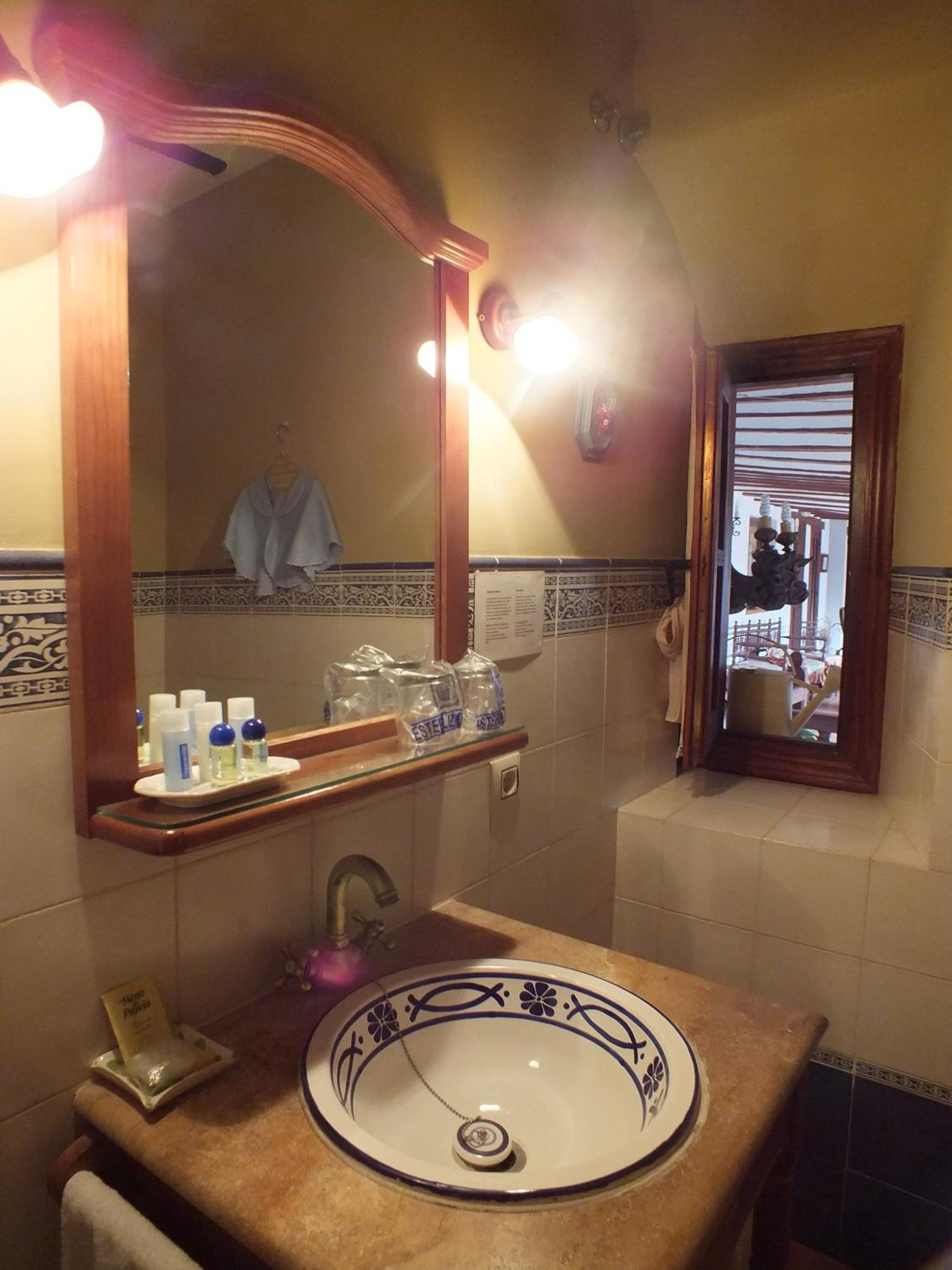 Double or Twin Room - Photo 20