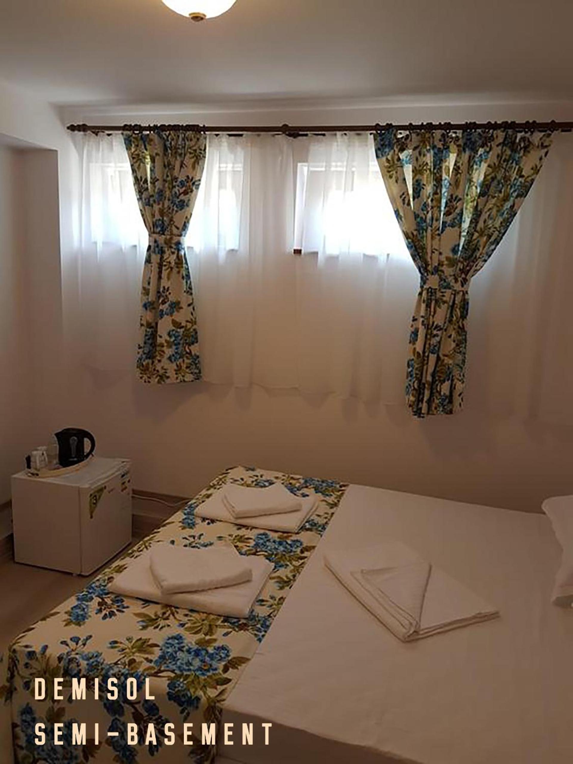 Standard Double Room - Semi-Basement photo 3