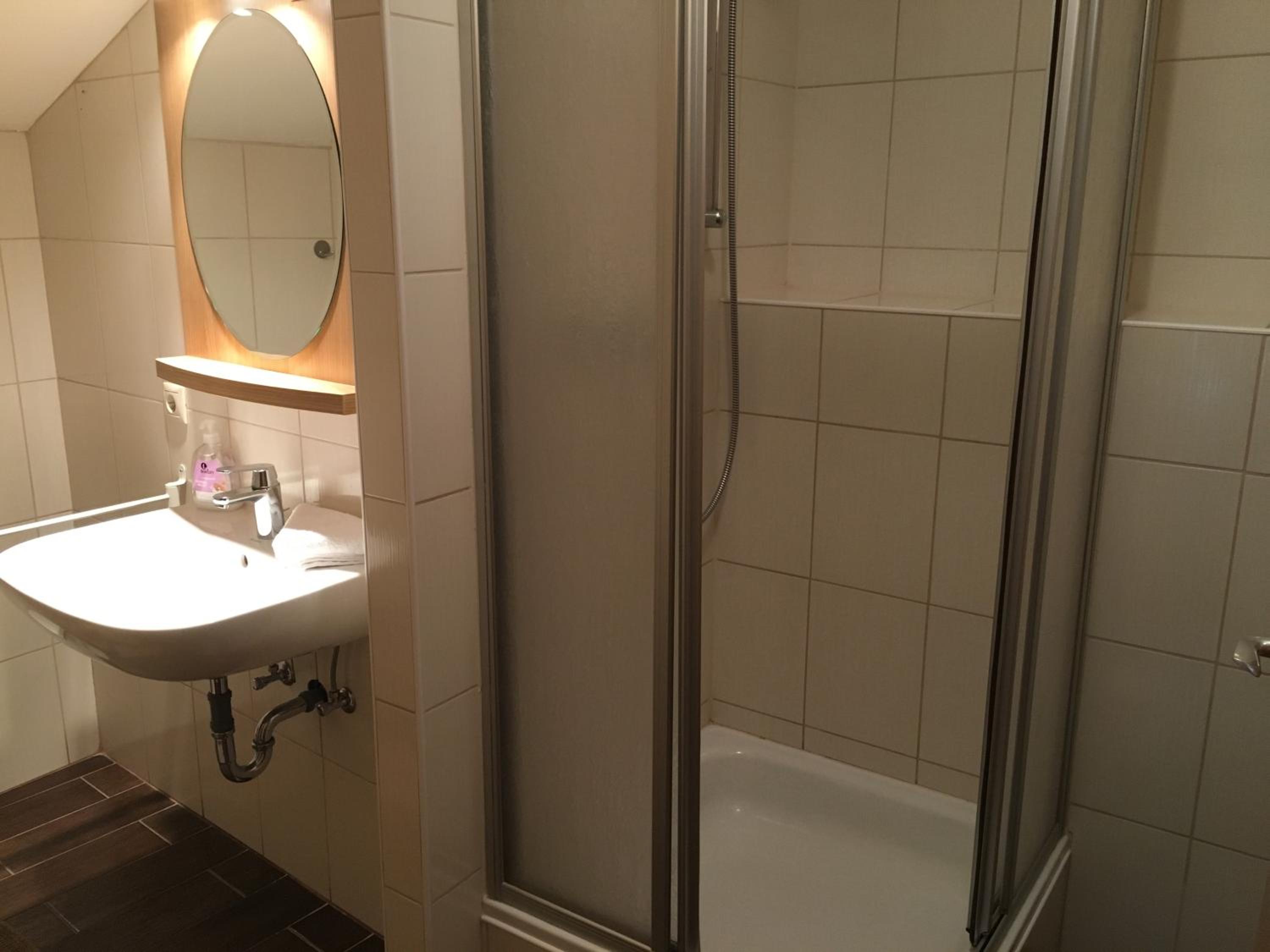 Quadruple Room with Private Bathroom photo 3