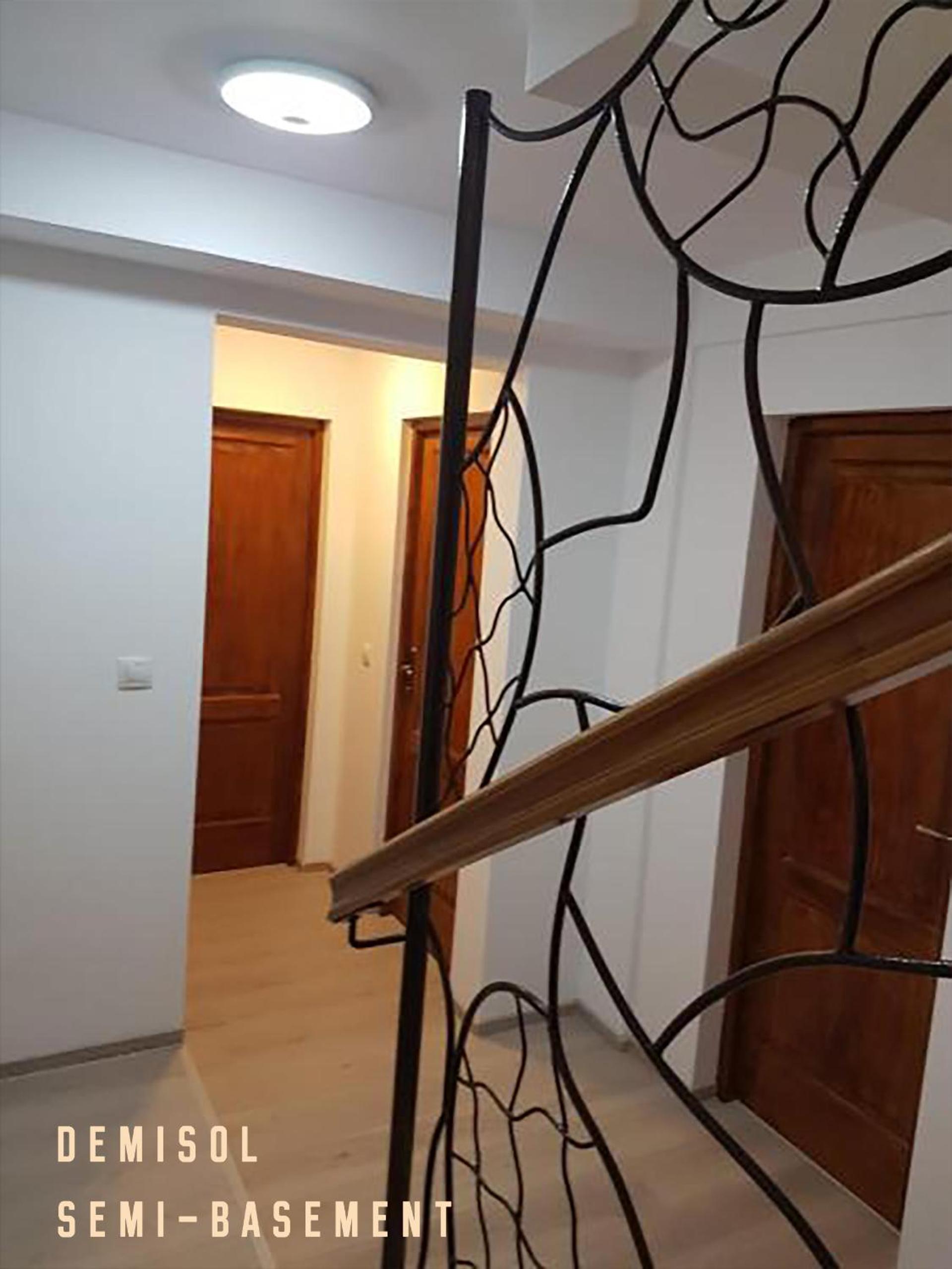 Standard Suite - Semi-Basement photo 3