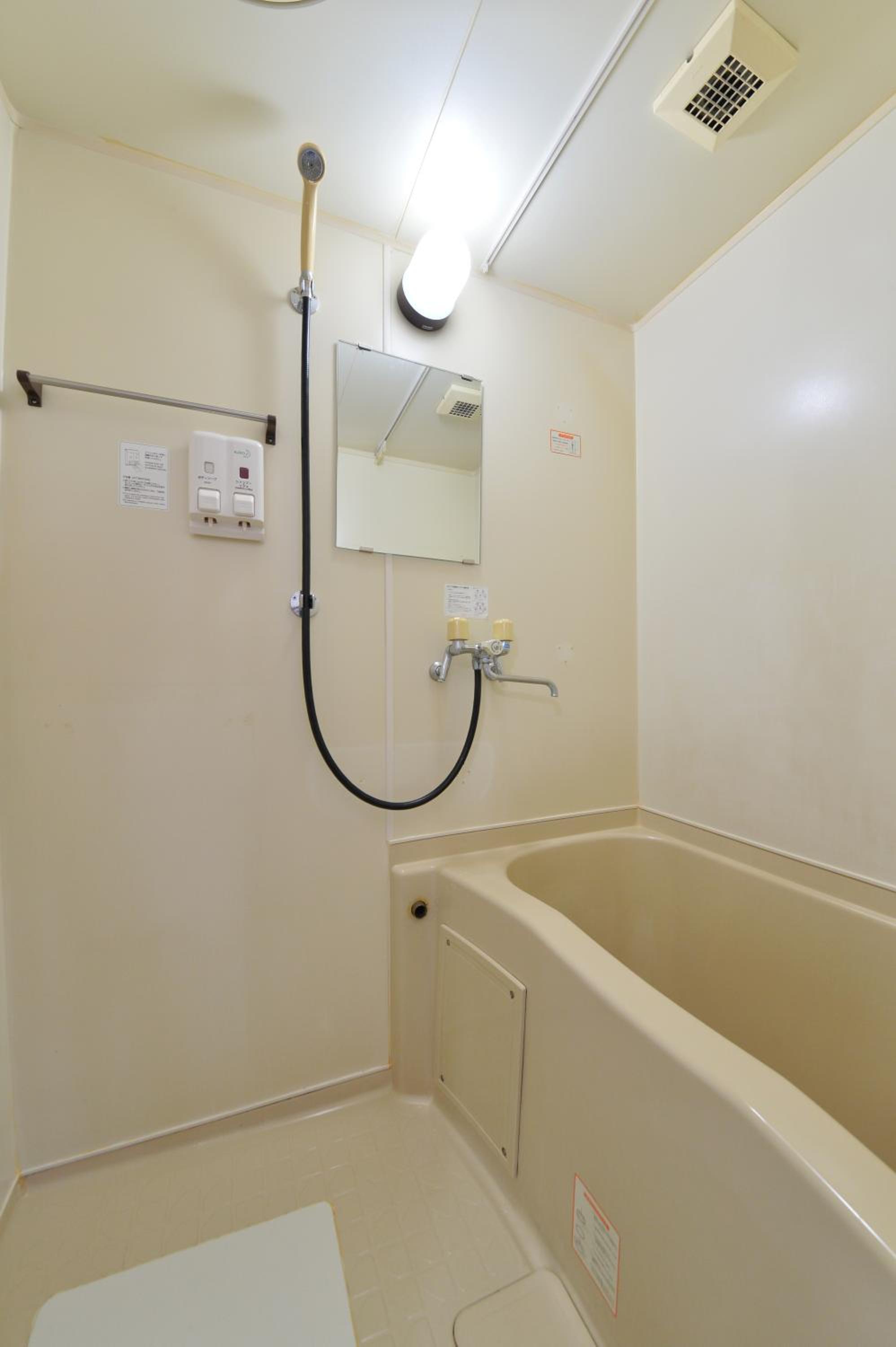 Economy Double Room - Photo 9