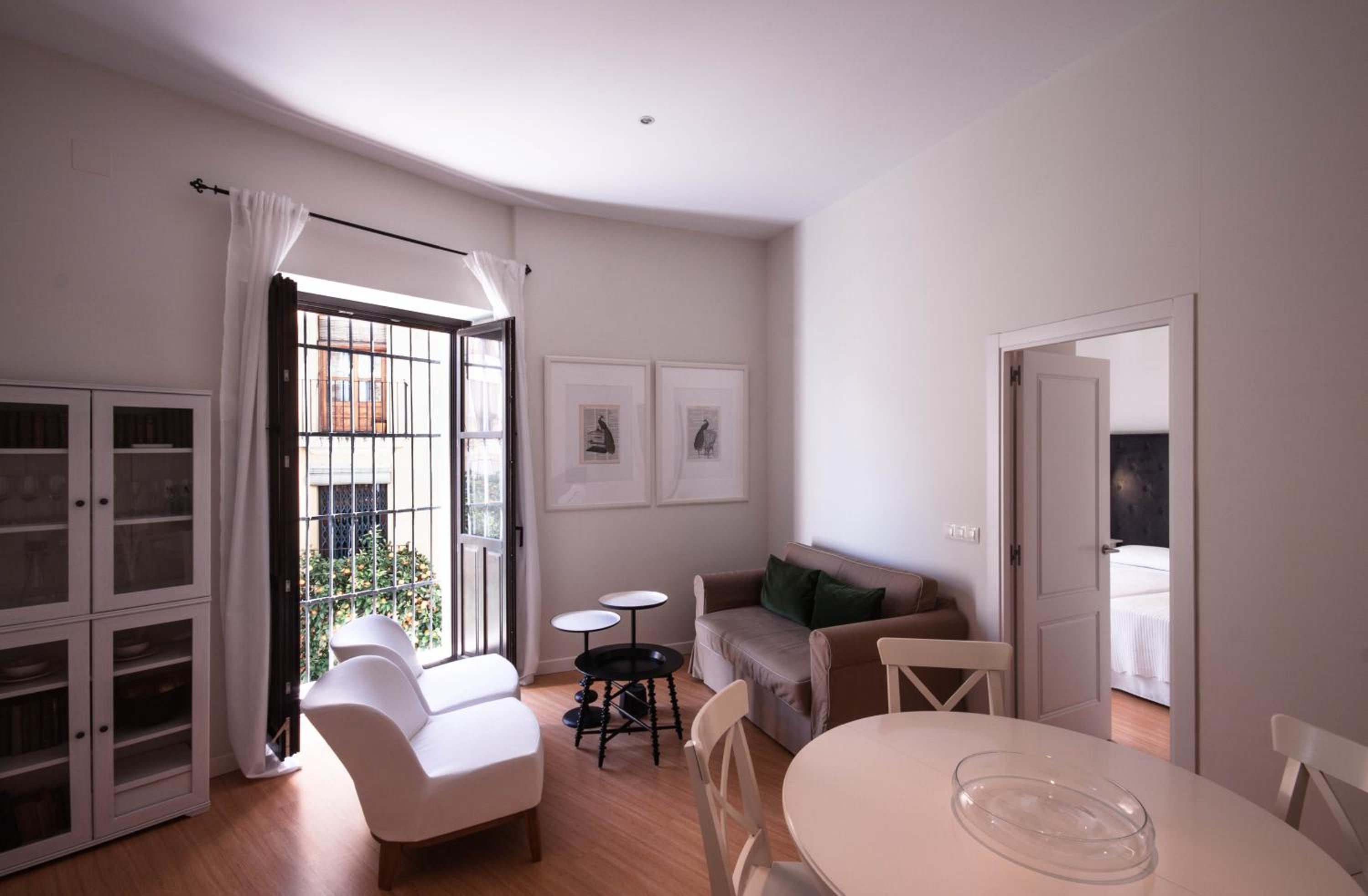 Apartment with Balcony photo 2