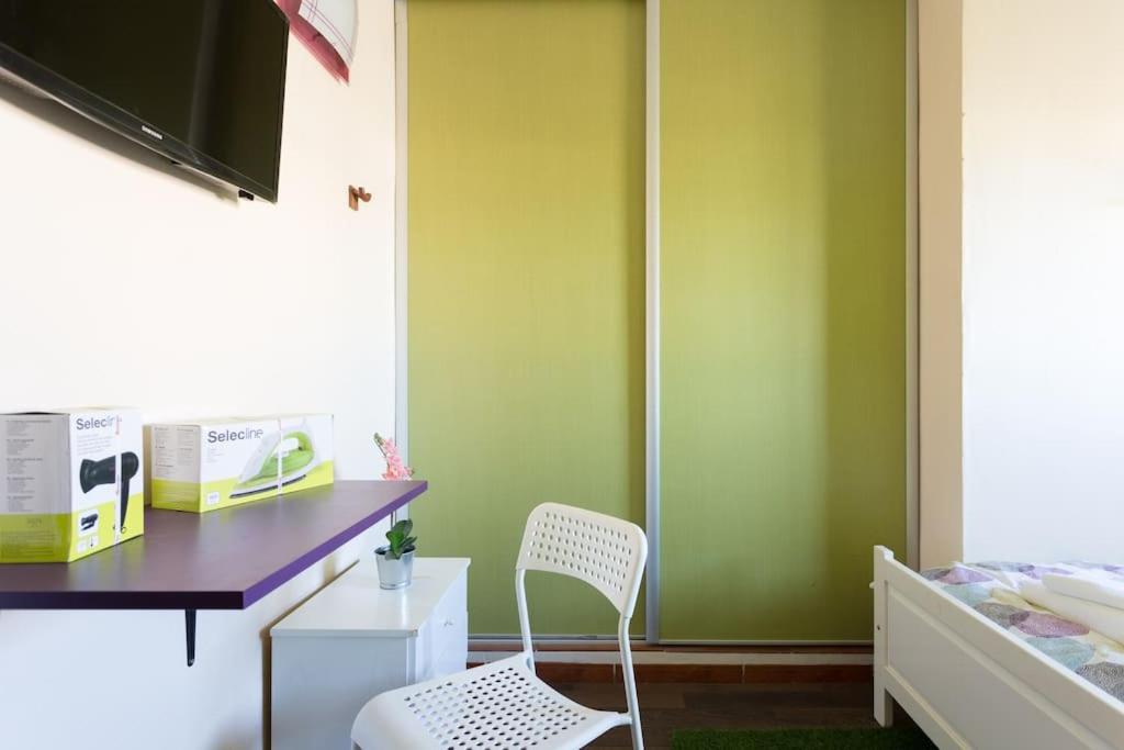 Twin Room with Shared Bathroom photo 2