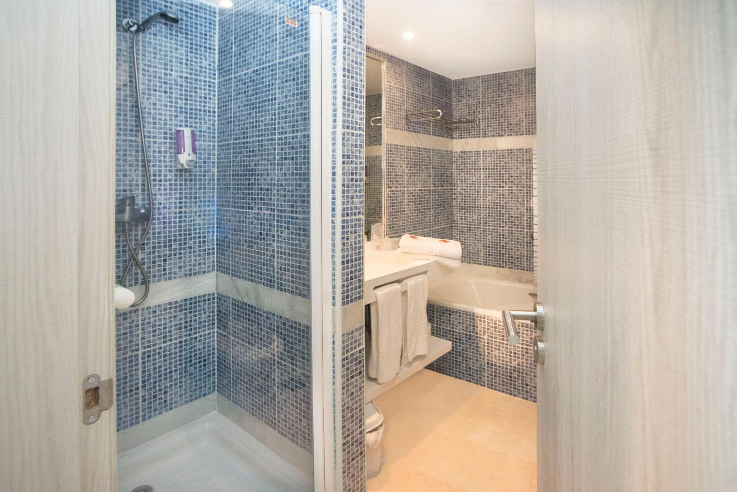 One-Bedroom Apartment (2 Adults)  - Photo 8