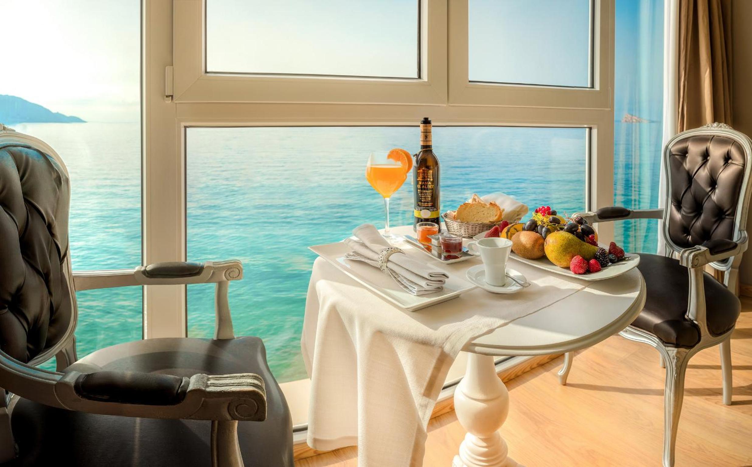 Suite Junior de lujo con vista al mar (2 adultos) Suite Junior de lujo con vista al mar (2 adultos)