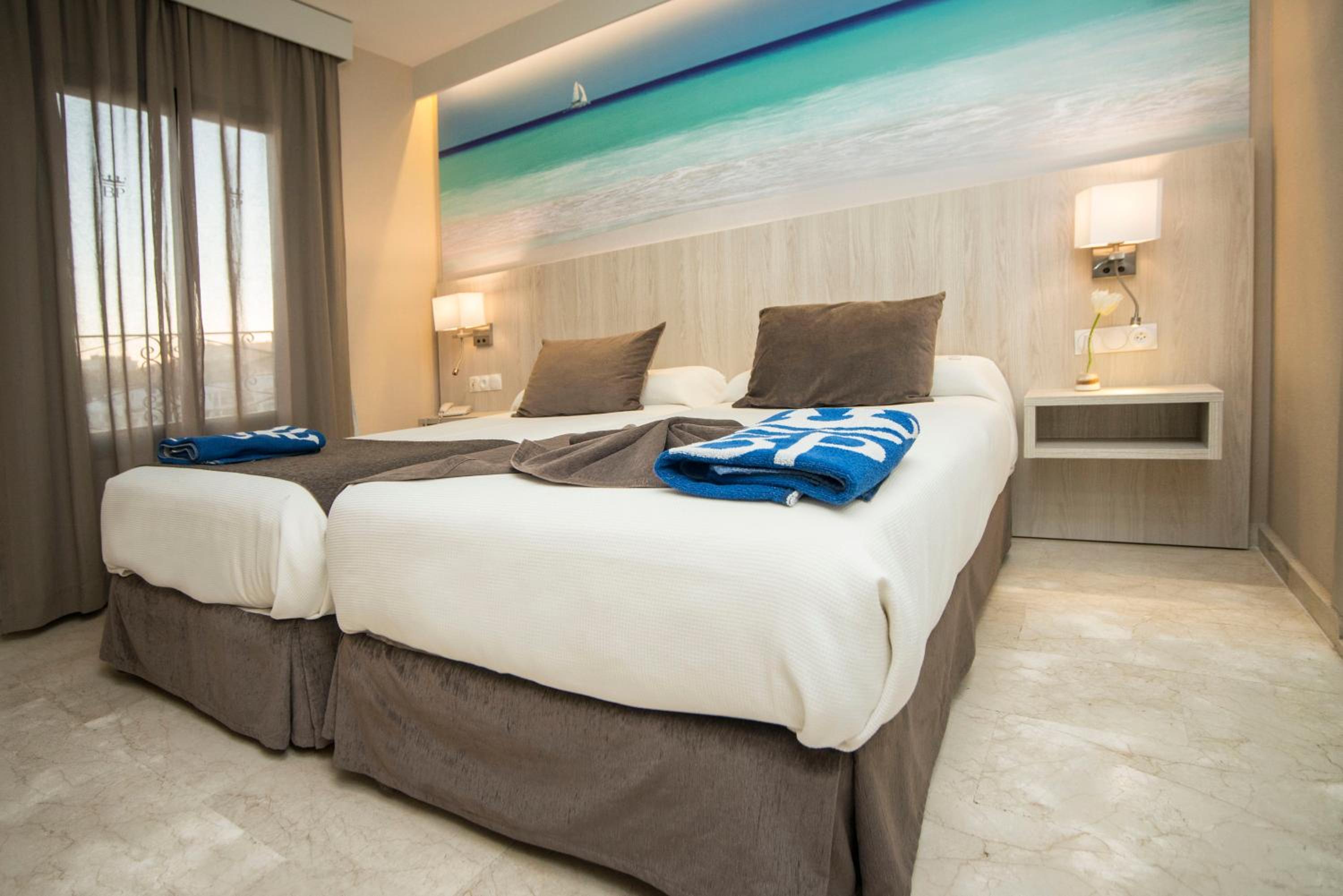 One-Bedroom Apartment with Pool View (2 Adults) - Photo 15