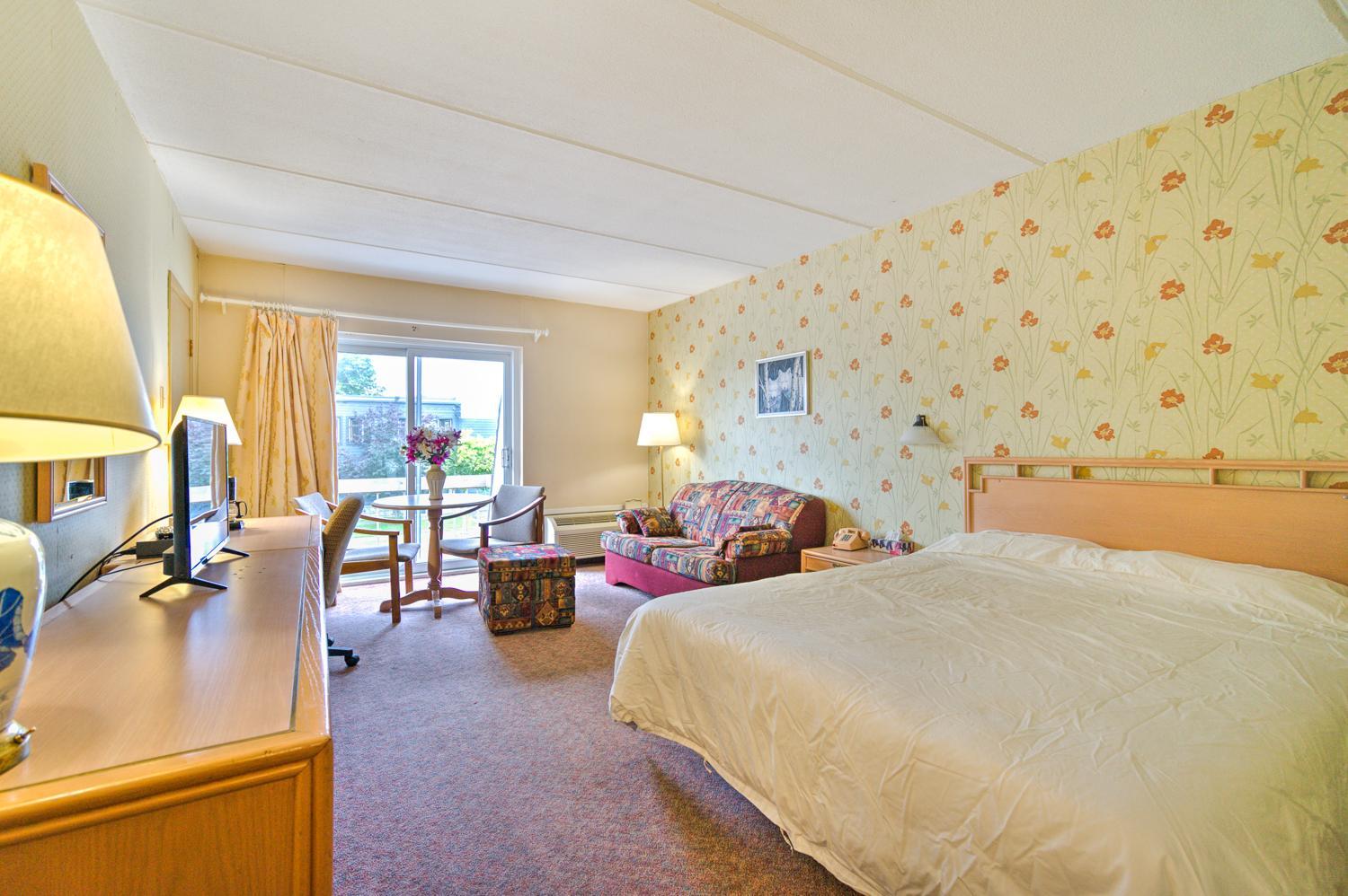 Queen Room photo 2