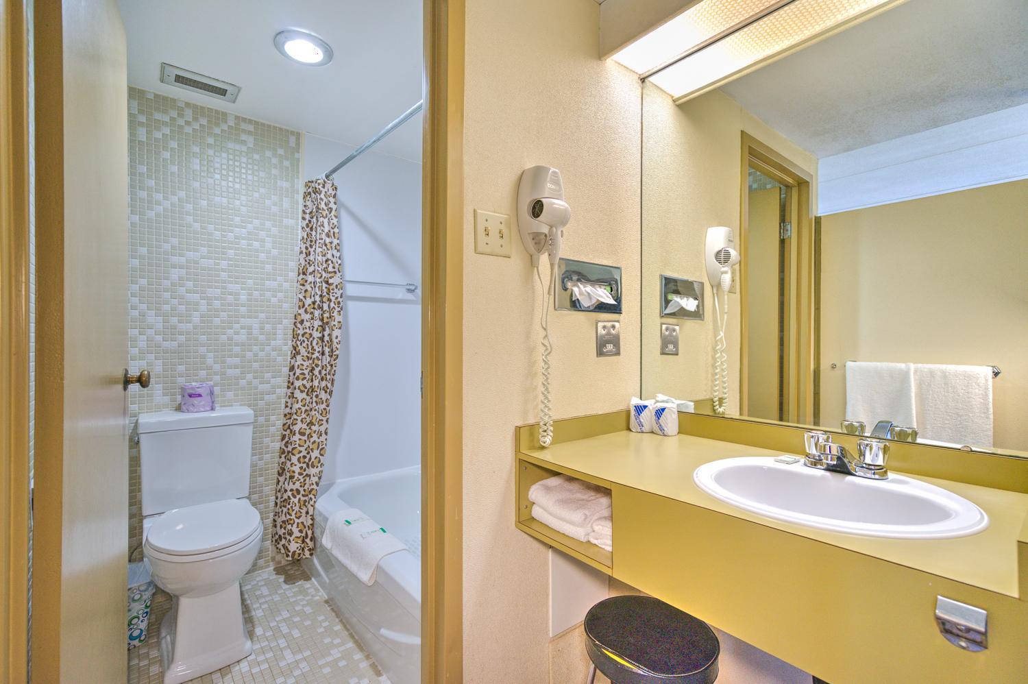Queen Room photo 1