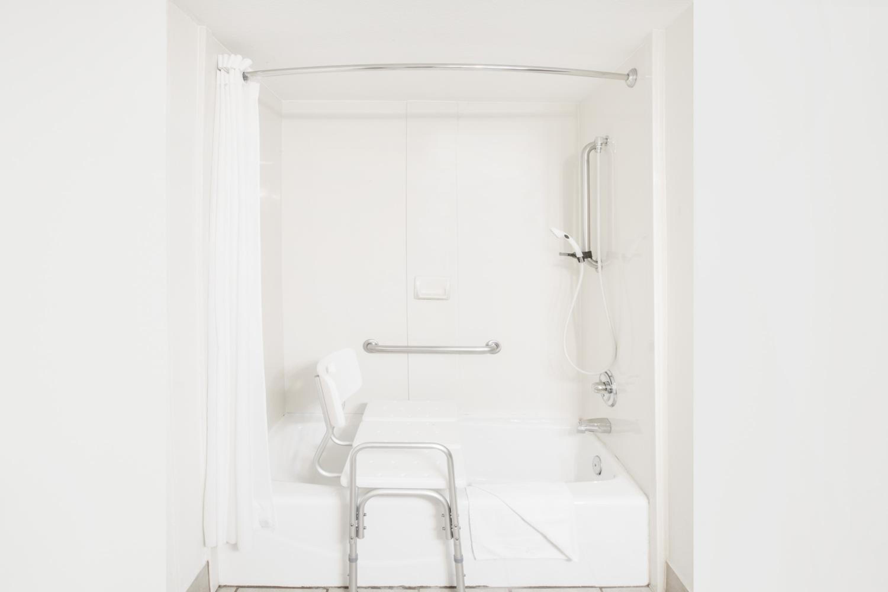 King Room - Mobility Access/Non-Smoking photo 3