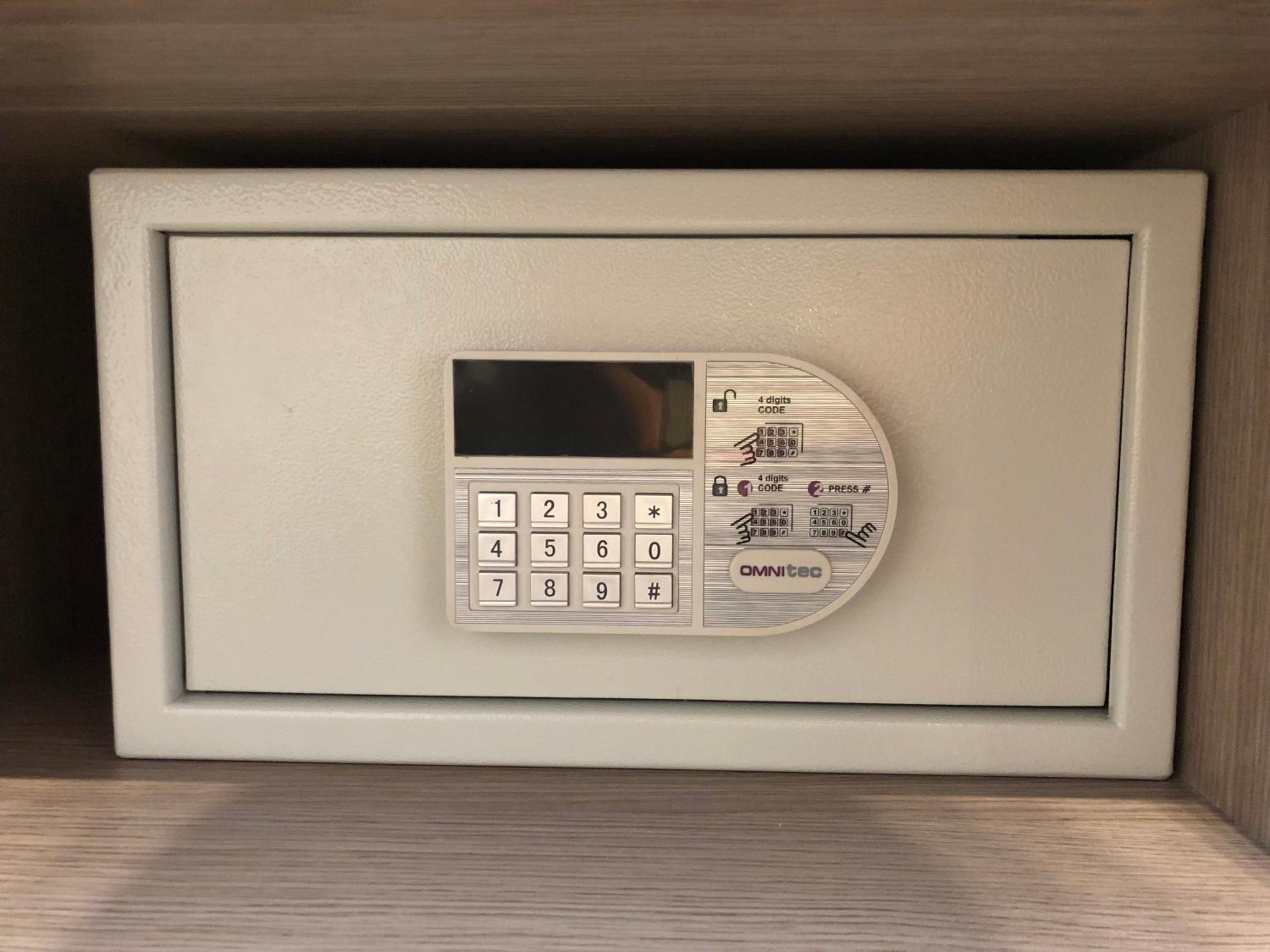 Deluxe Junior Suite - Photo 21