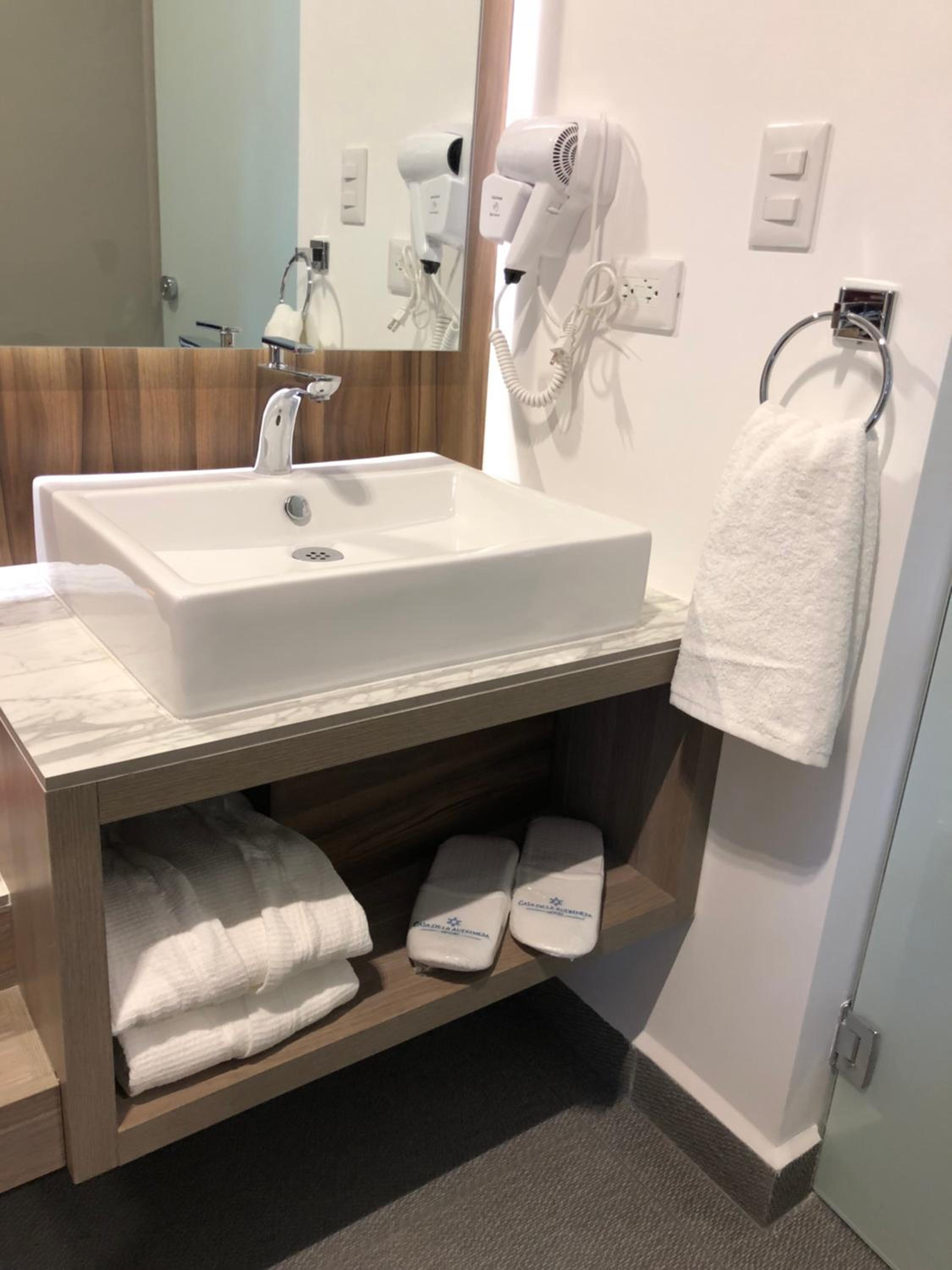 Deluxe Junior Suite - Photo 3