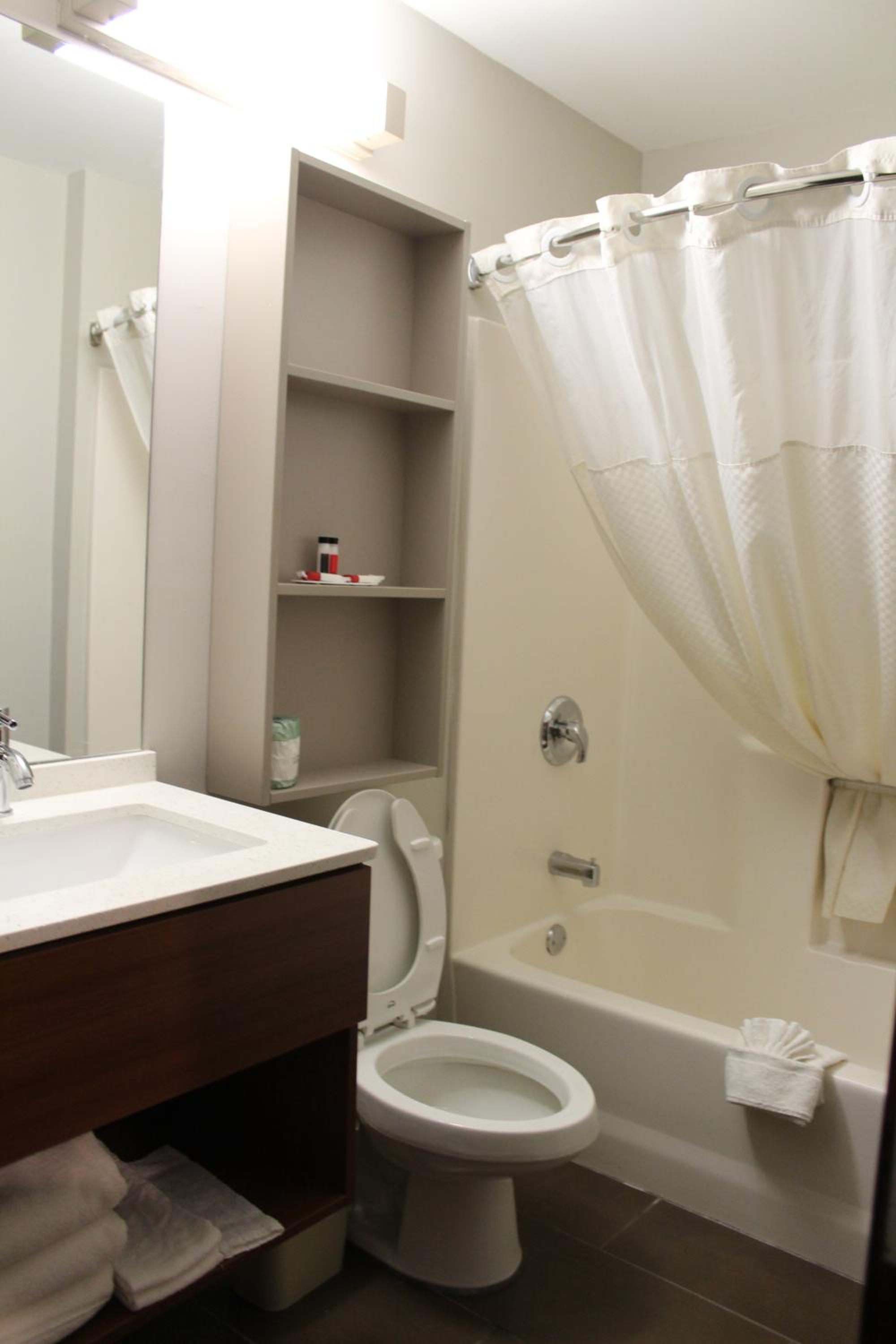 Queen Room - Non-Smoking - Photo 3