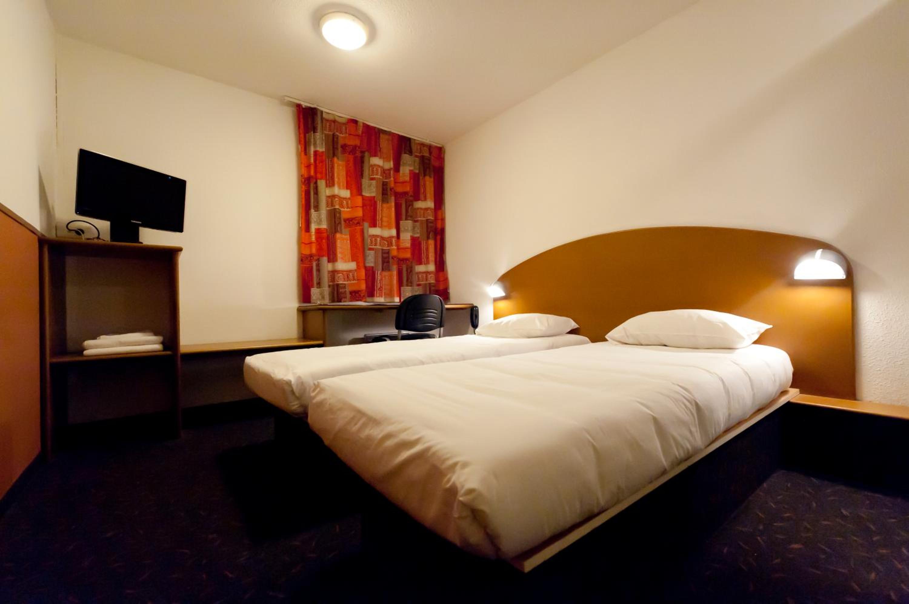 Twin Room - Photo 7