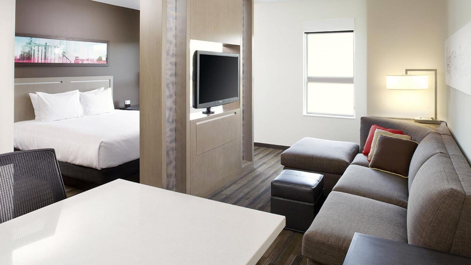 One-Bedroom King Suite with Accessible Tub - Disability Access photo 2