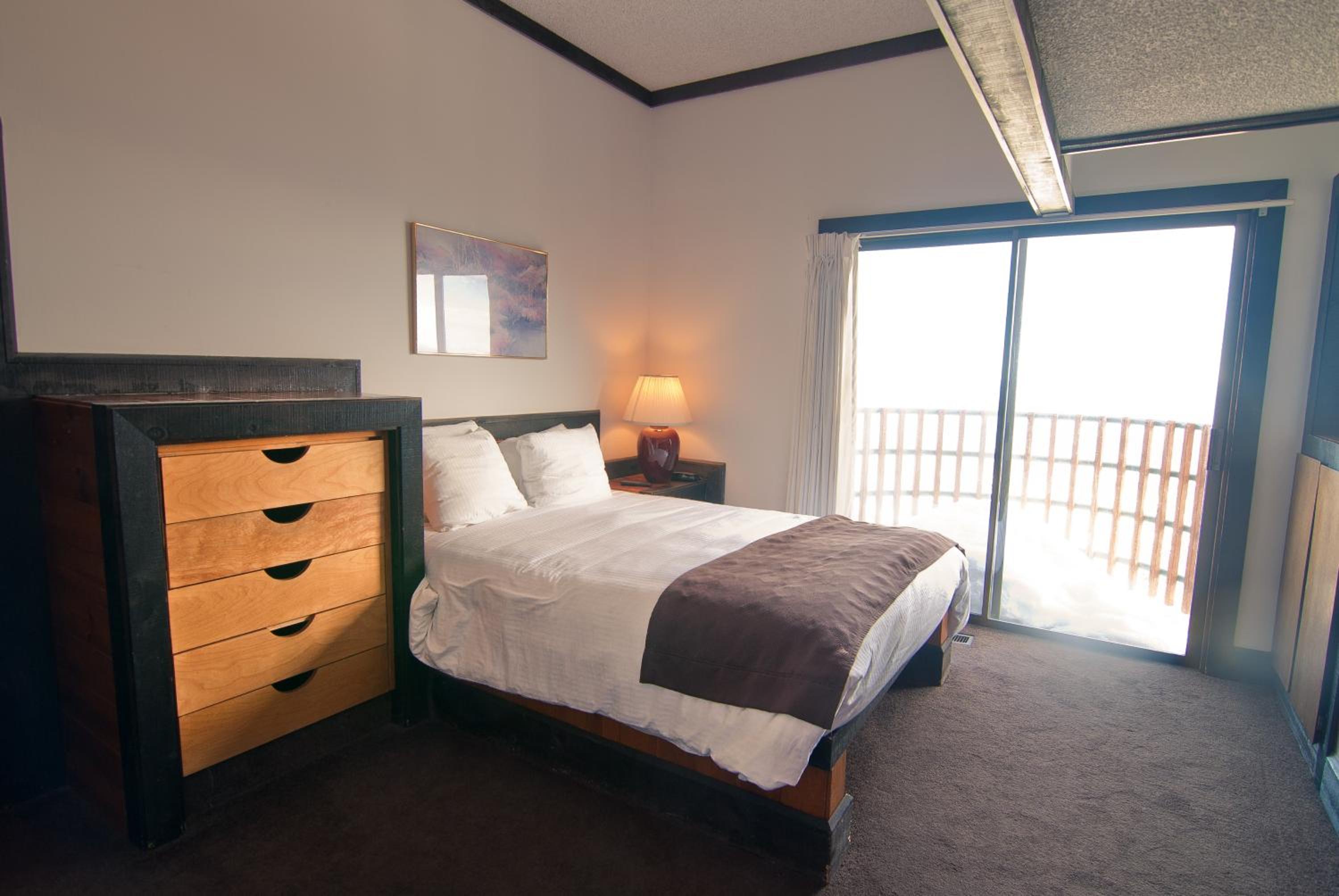 2 bedroom standard queen condo