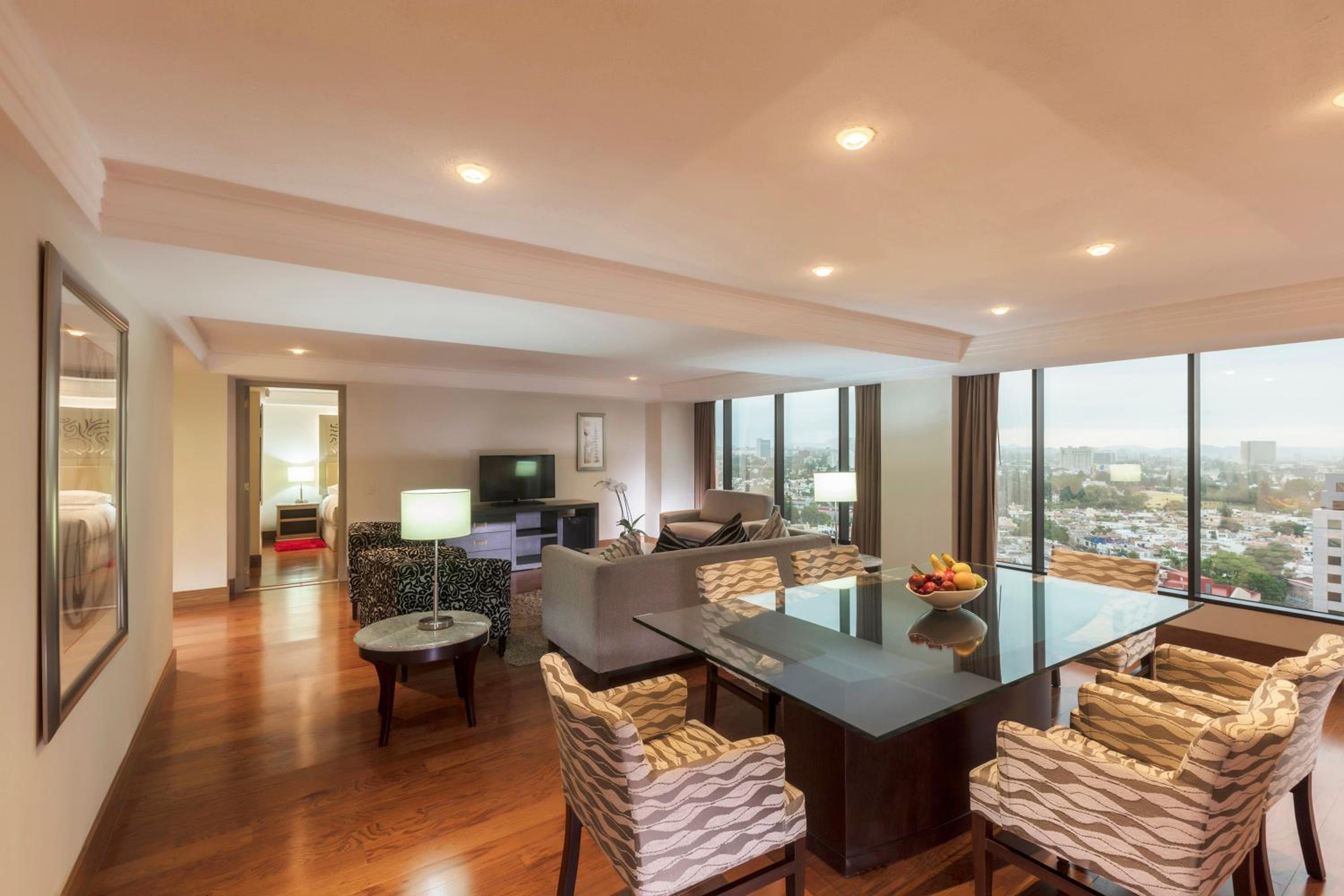 Premium Level Master Suite photo 3
