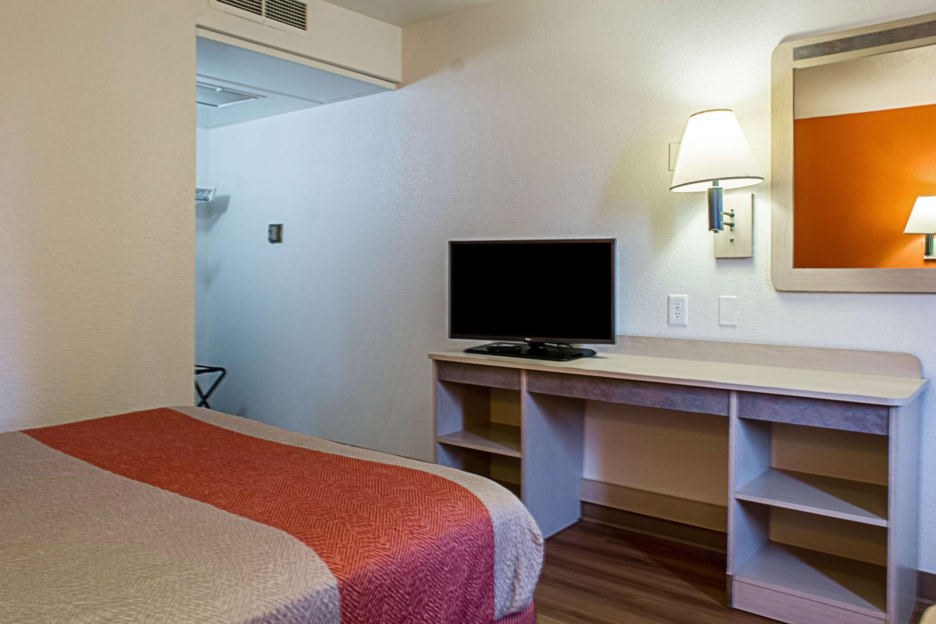 Queen Room - Disability Access photo 1