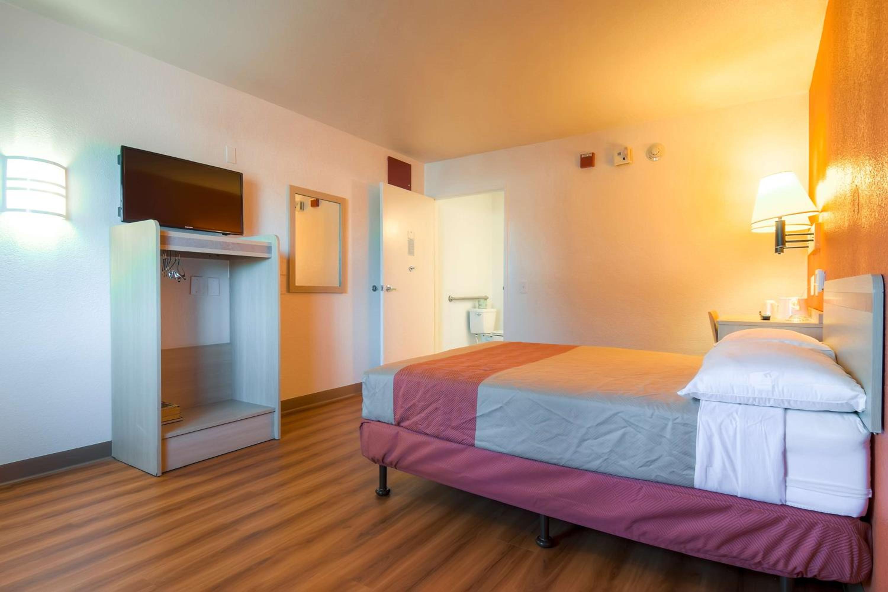Motel 6-Rancho Mirage, CA - Palm Springs