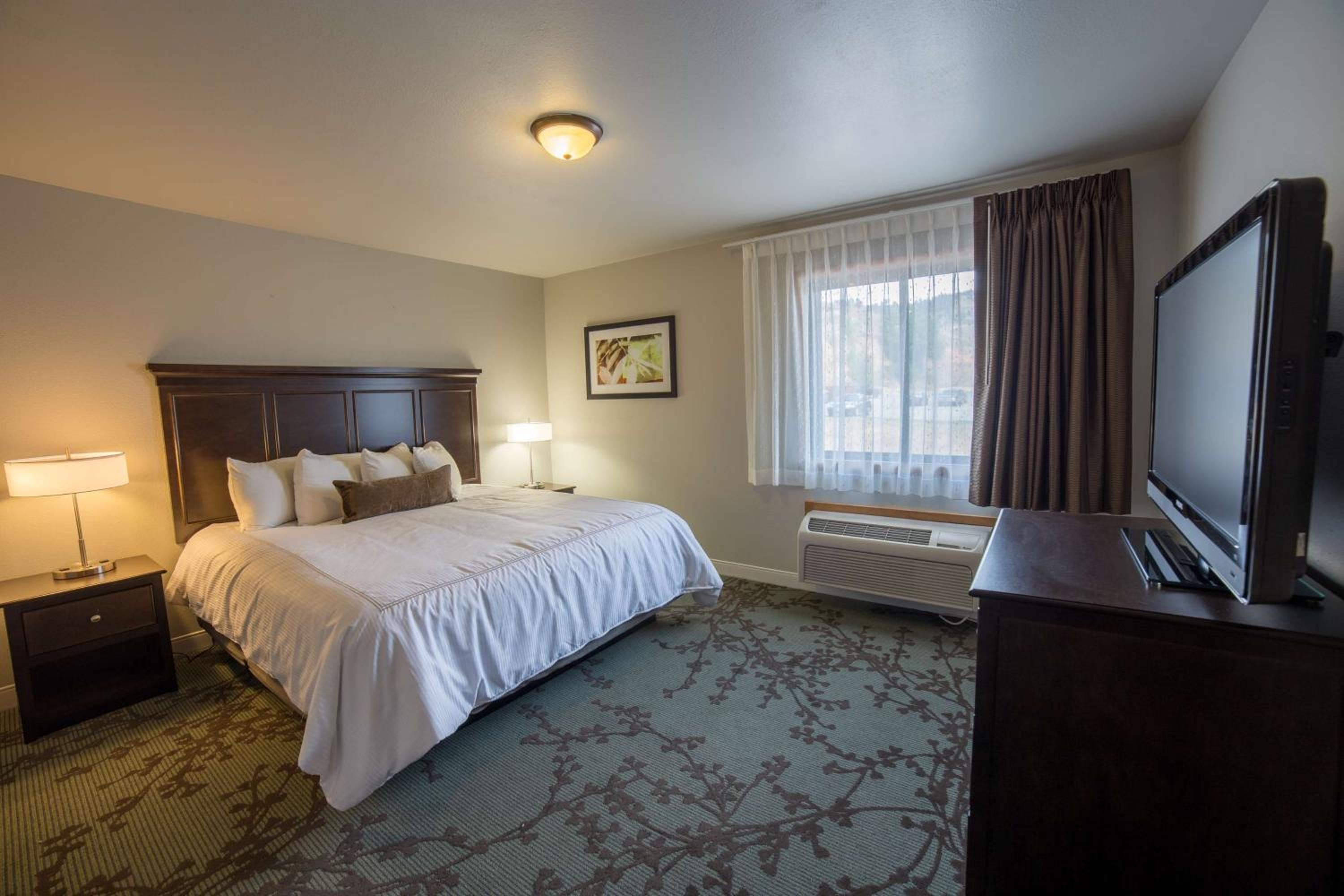 Junior King Suite - Non-Smoking photo 2