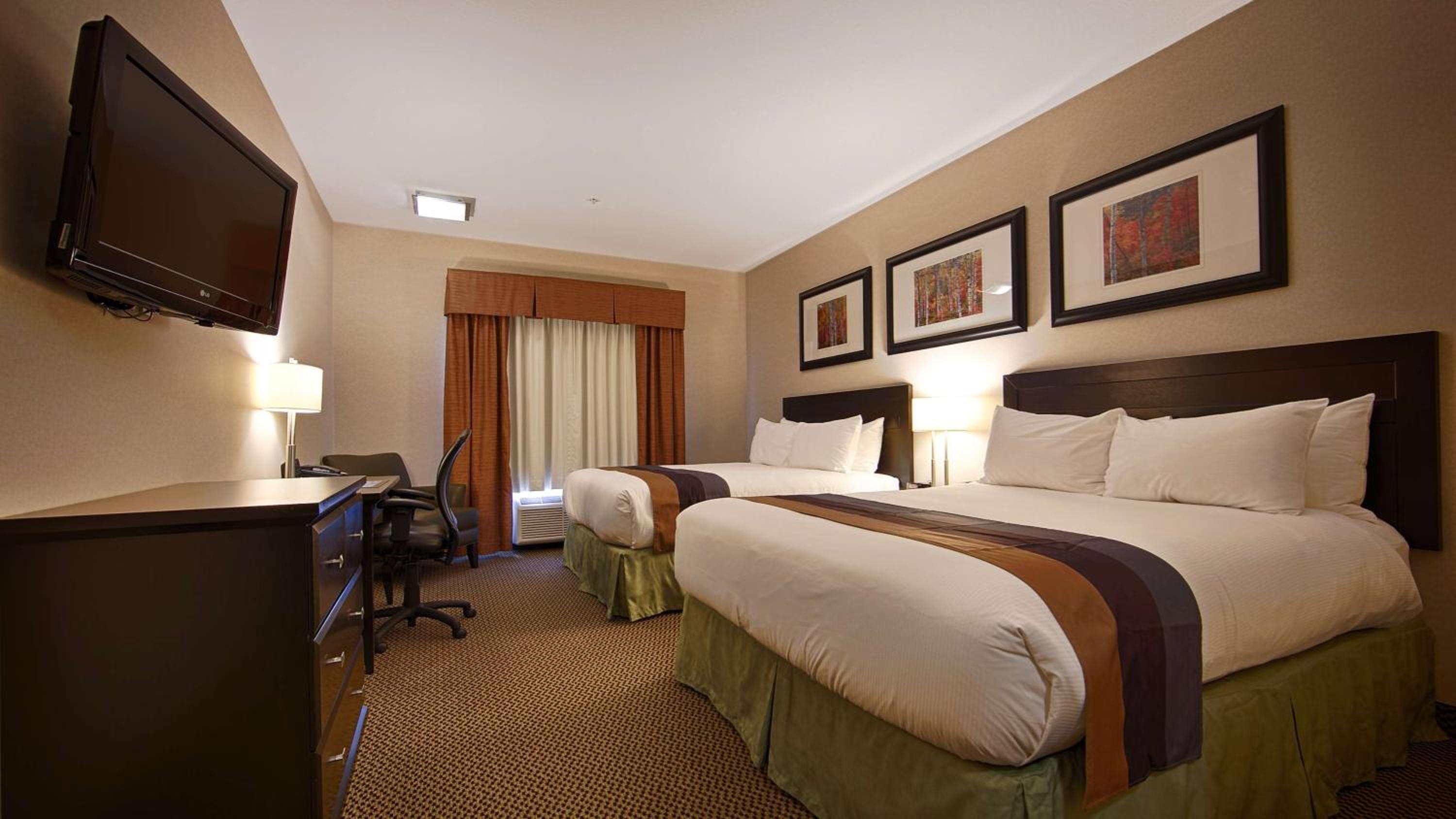 Queen Room with Two Queen Beds - Shower Only