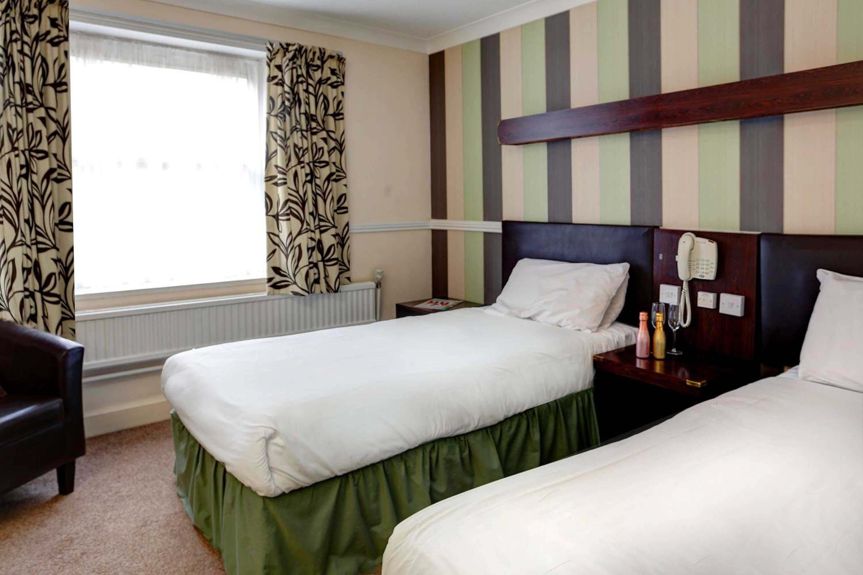 Standard Twin Room - Non-Smoking