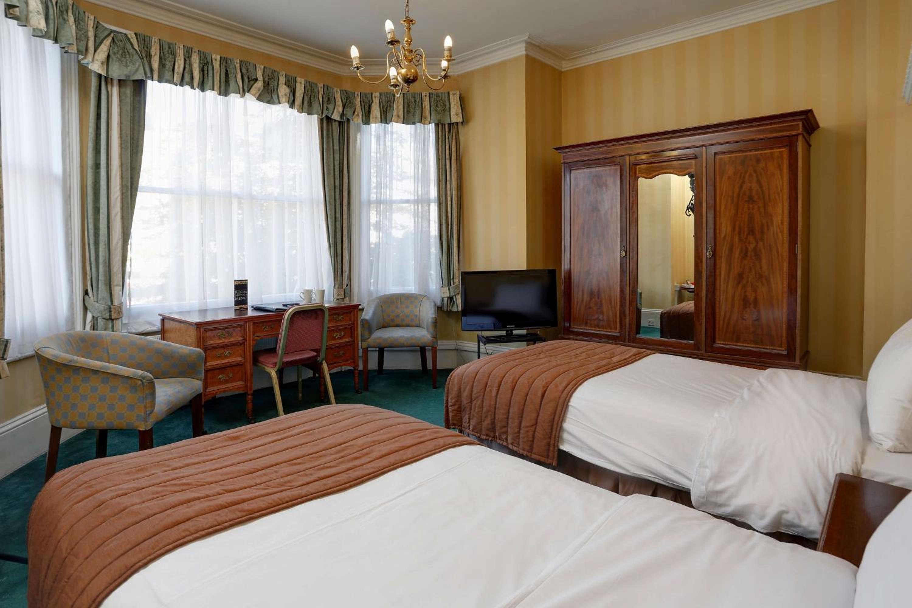 Superior Twin Room - Non-Smoking photo 2