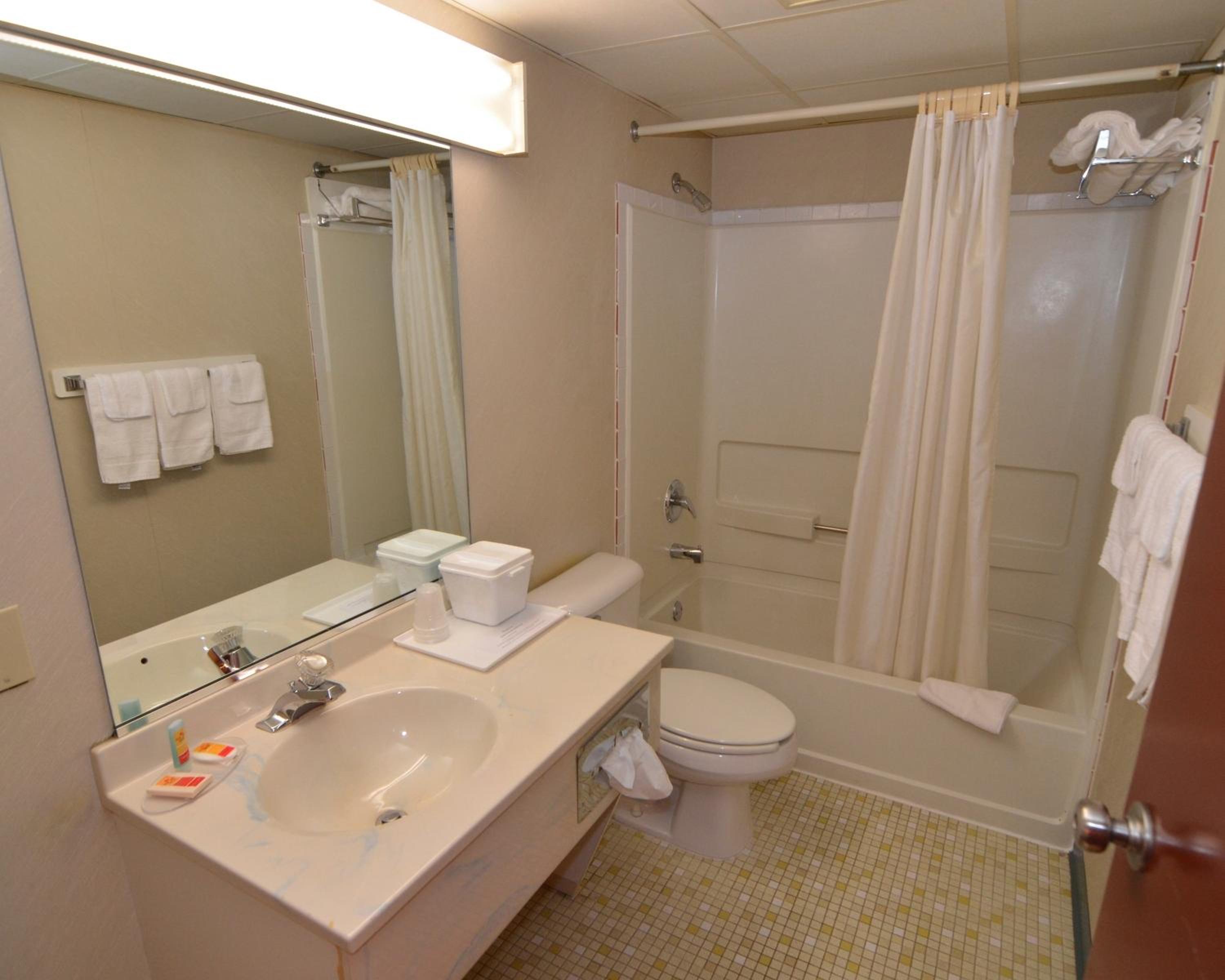 Double Room with Two Double Beds - Smoking - Photo 3