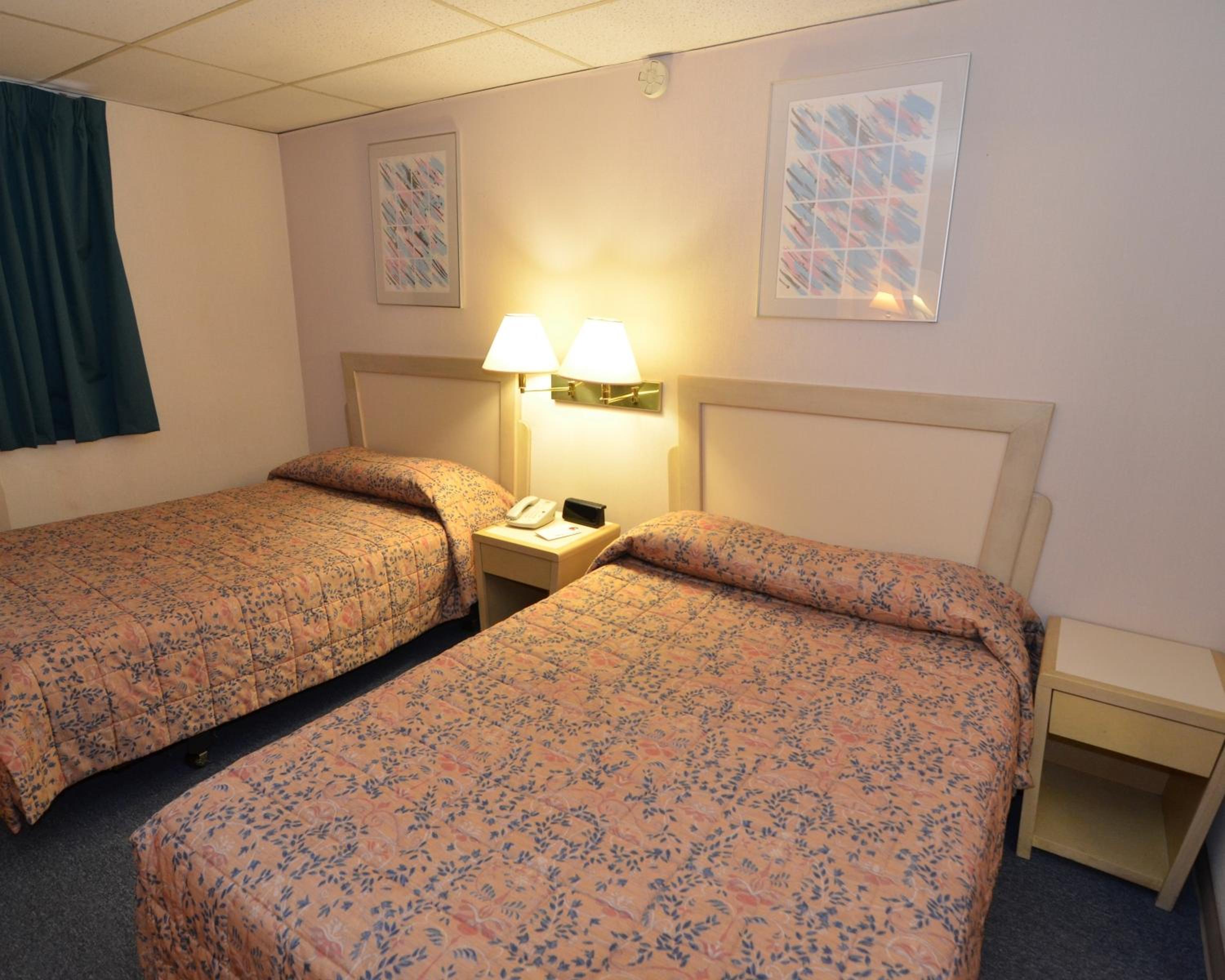 Double Room with Two Double Beds - Smoking - Photo 4