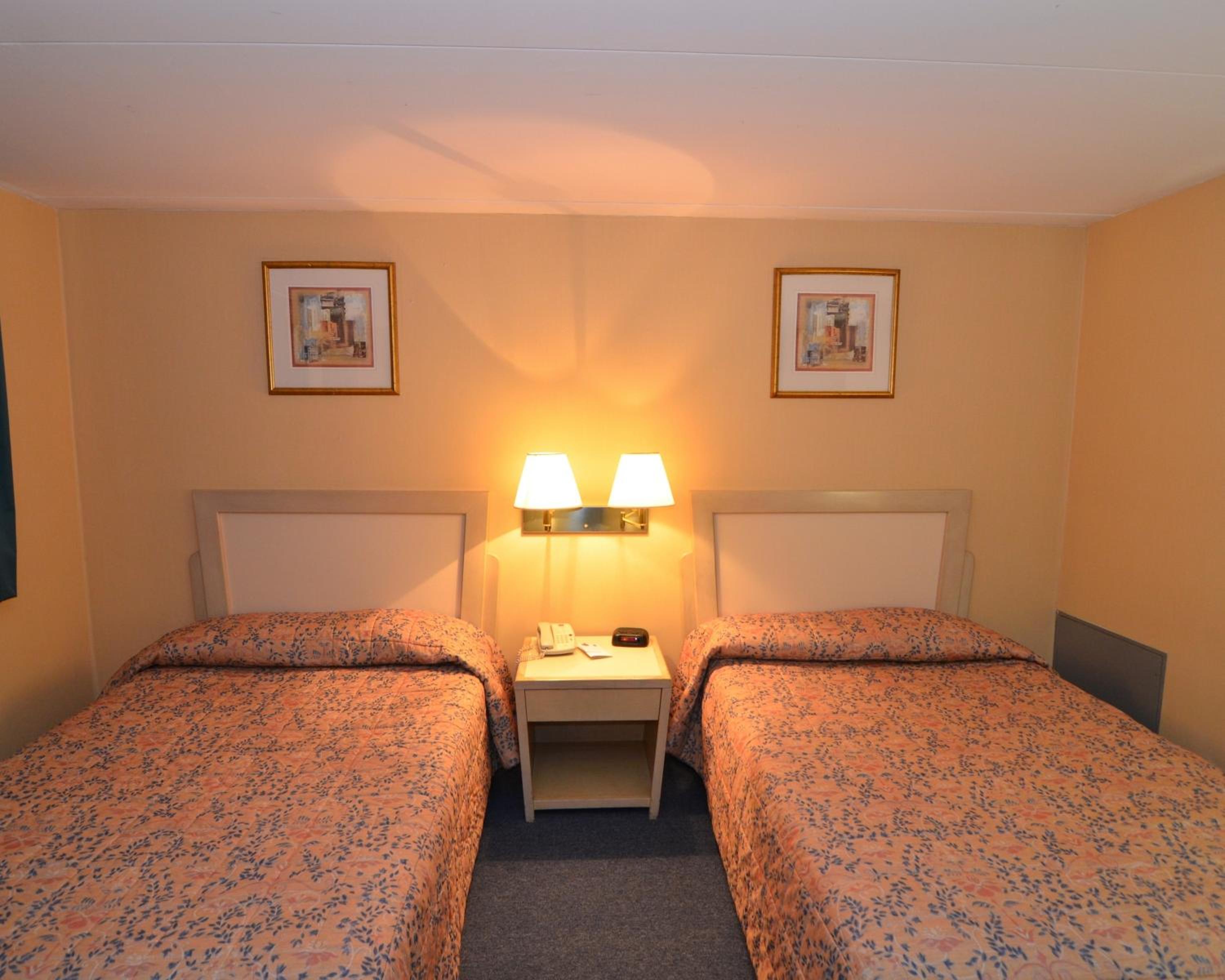Double Room with Two Double Beds - Smoking - Photo 1