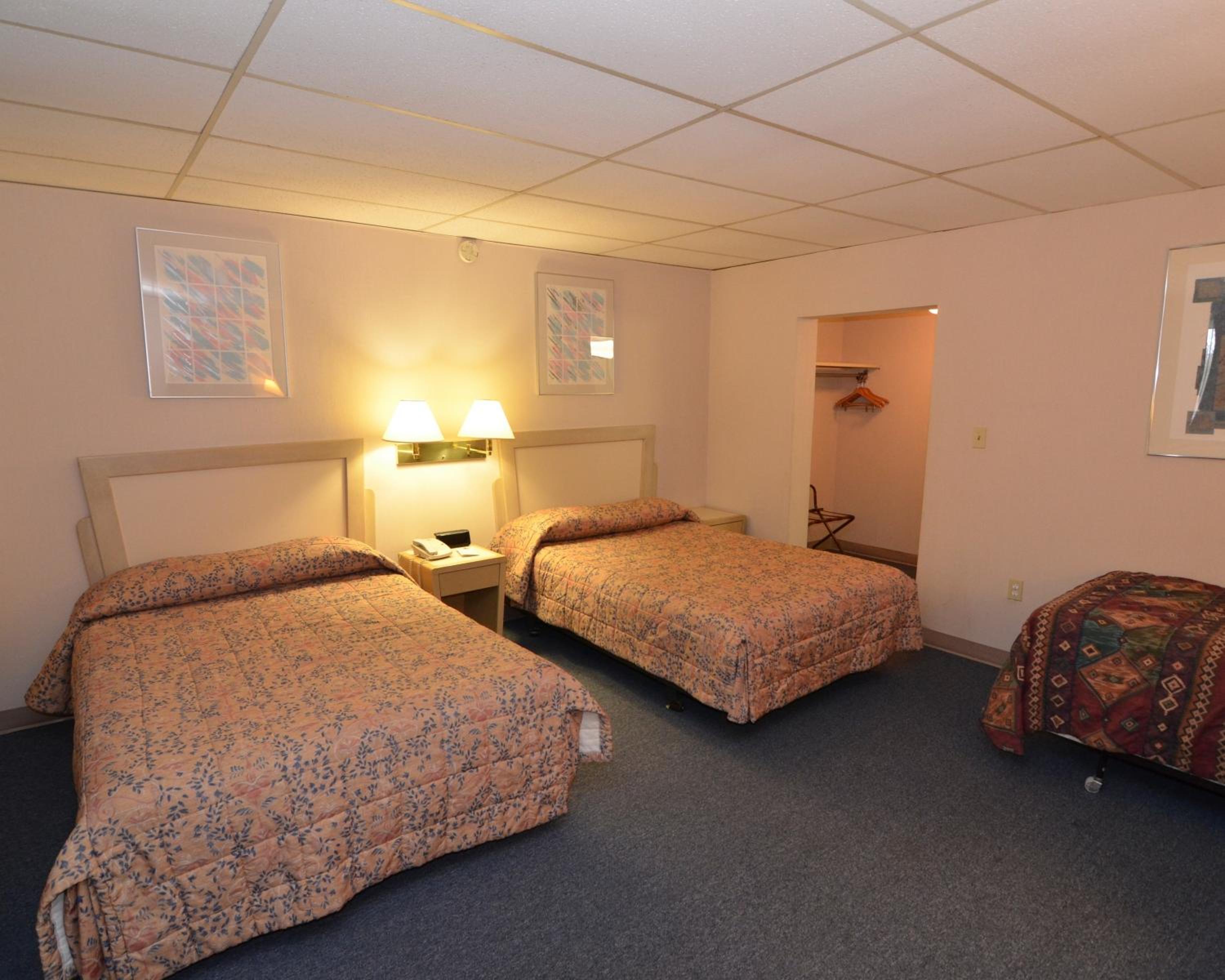 Double Room with Two Double Beds - Smoking - Photo 2