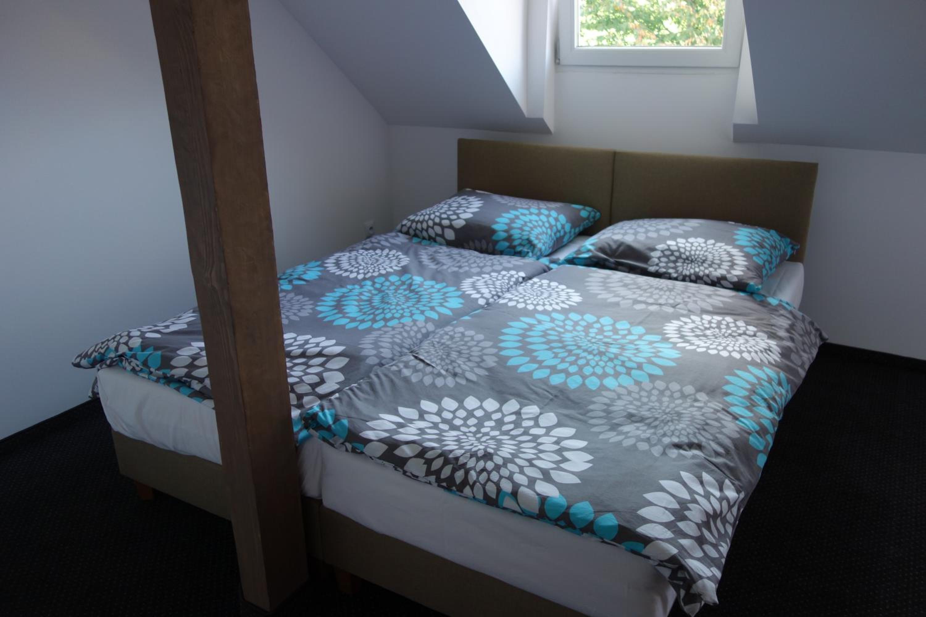 Double Room with Private Bathroom - Photo 4