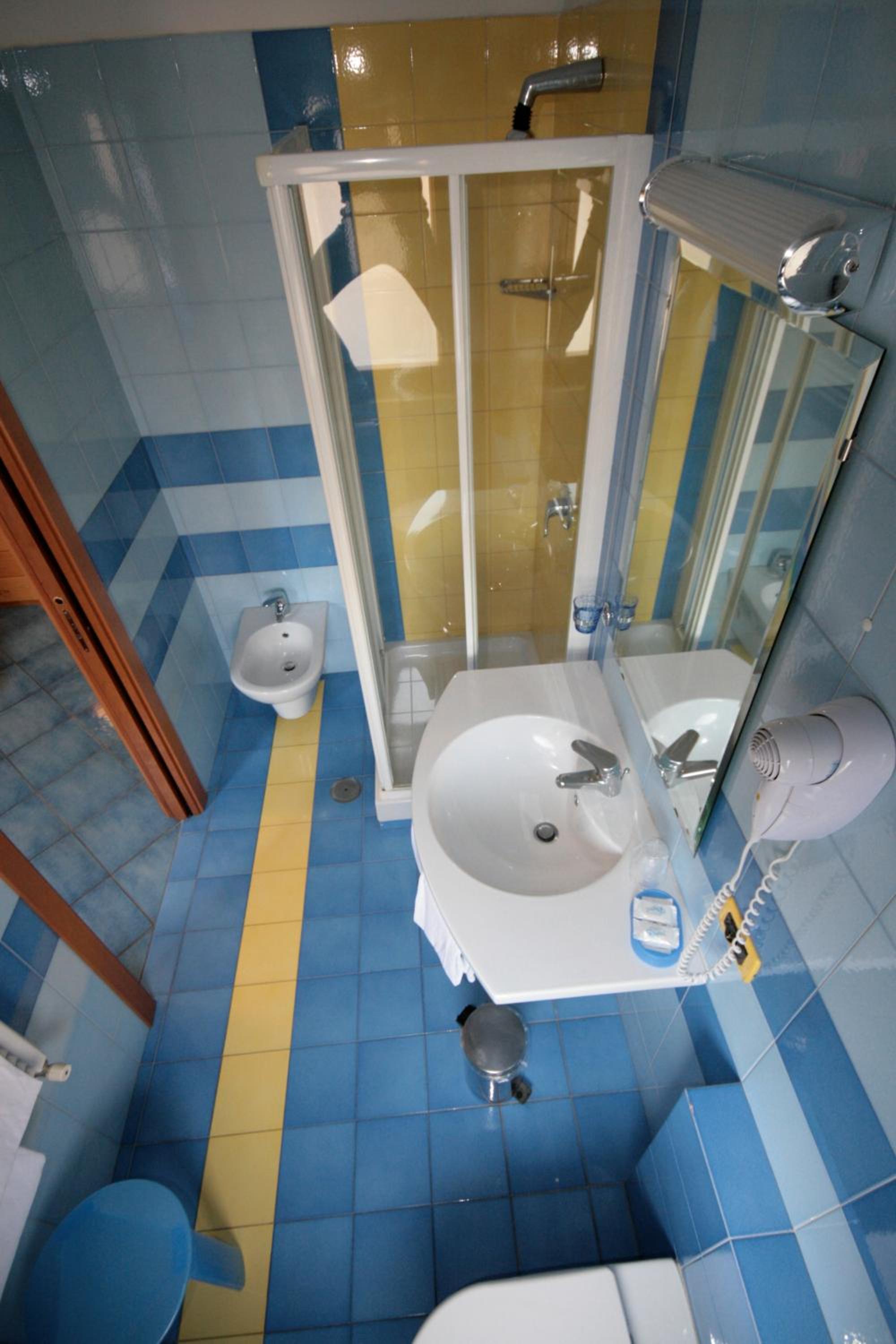 Triple Room with Balcony - Photo 4