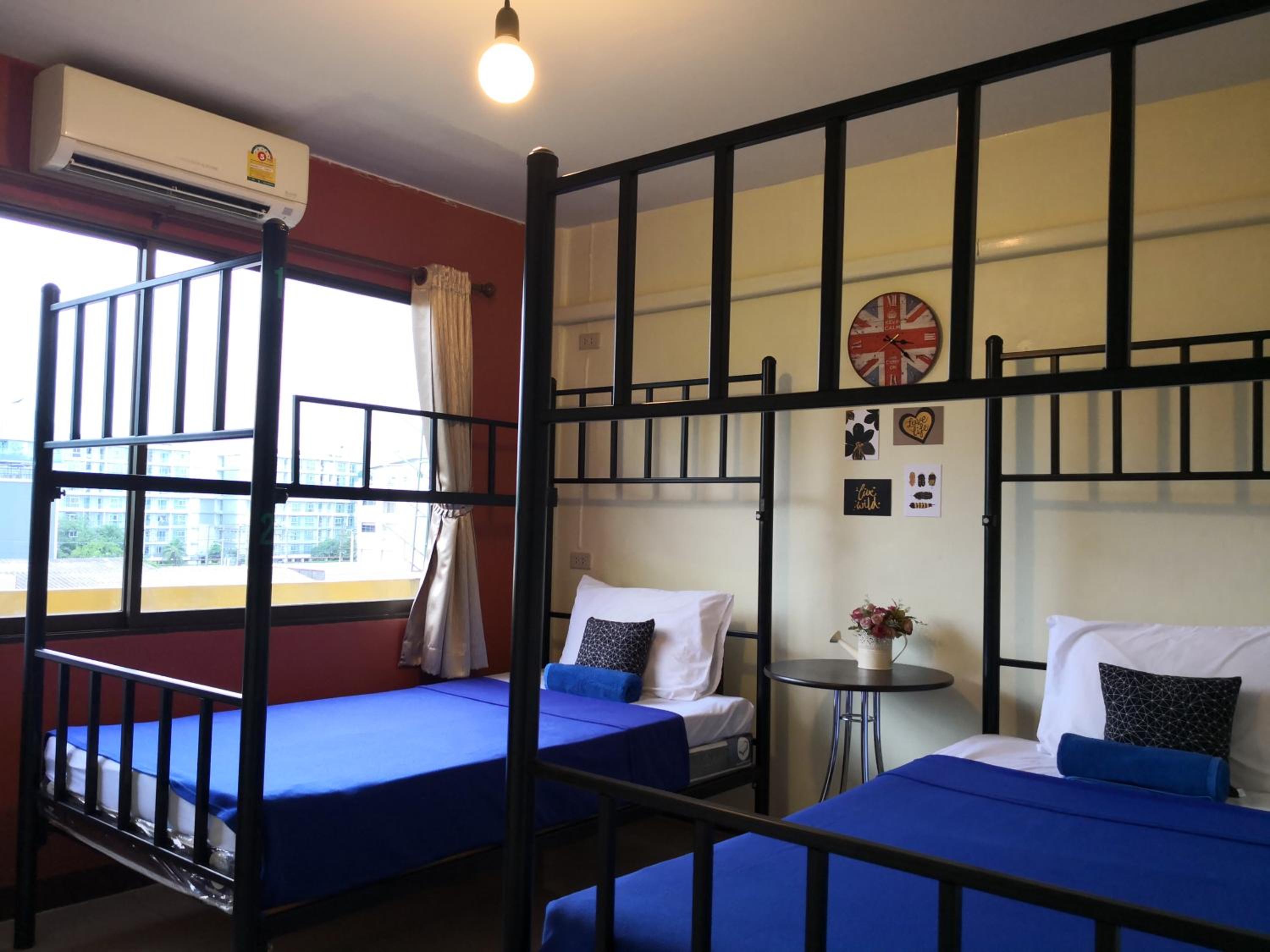 Standard Twin Room with Shared Bathroom photo 2