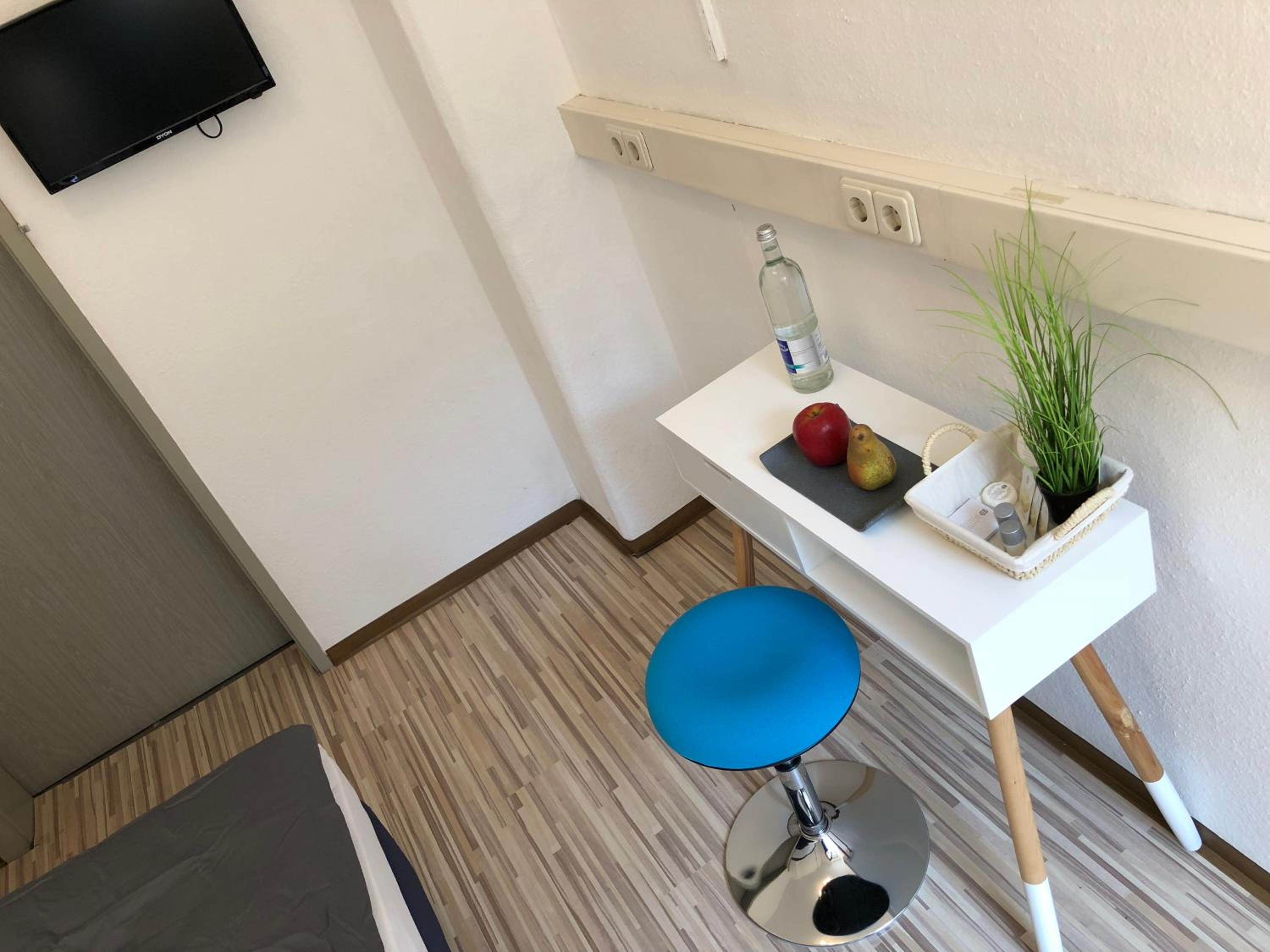 Single Room with Shared Shower and Toilet photo 2