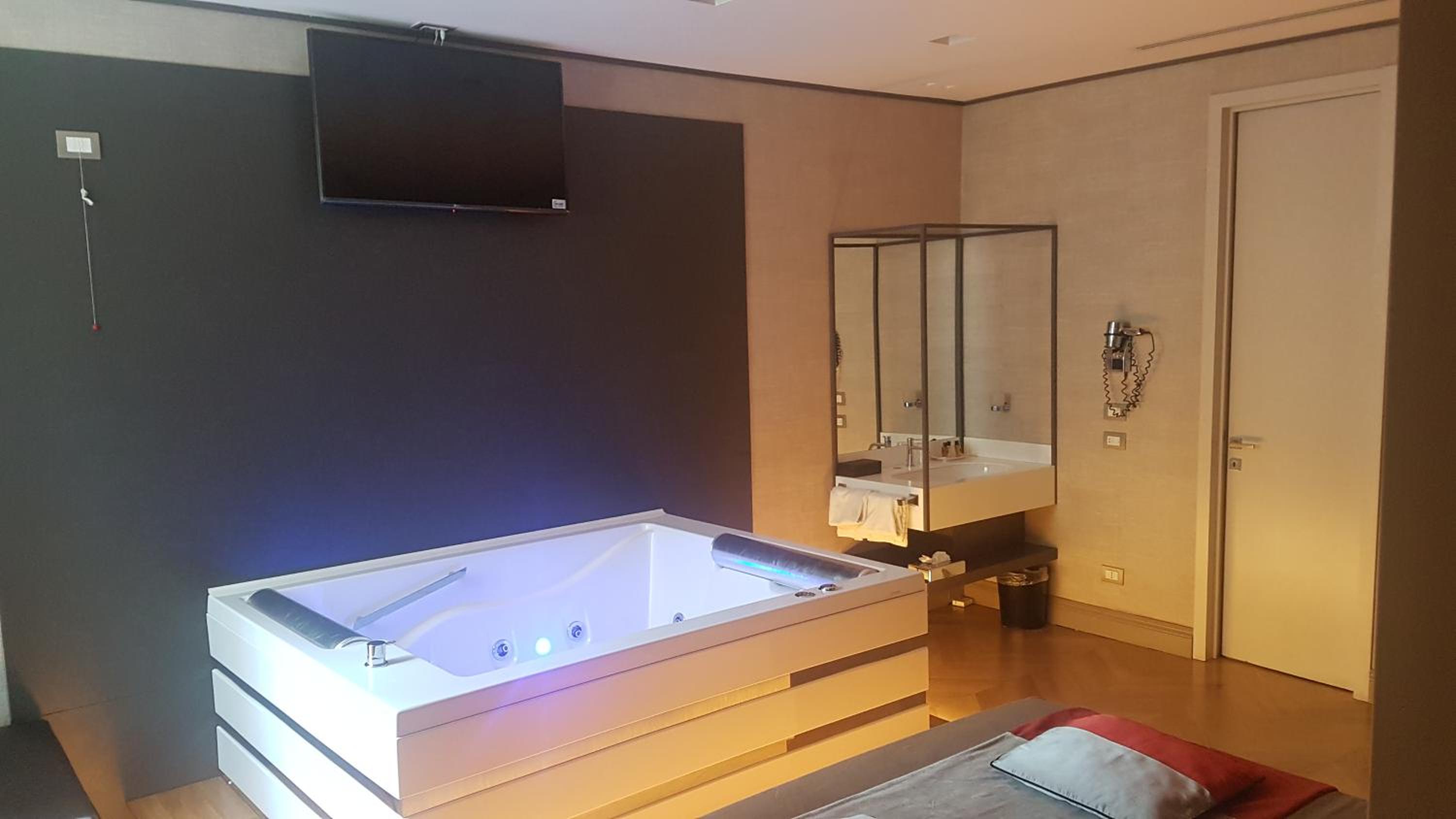 Executive Suite with Spa photo 2