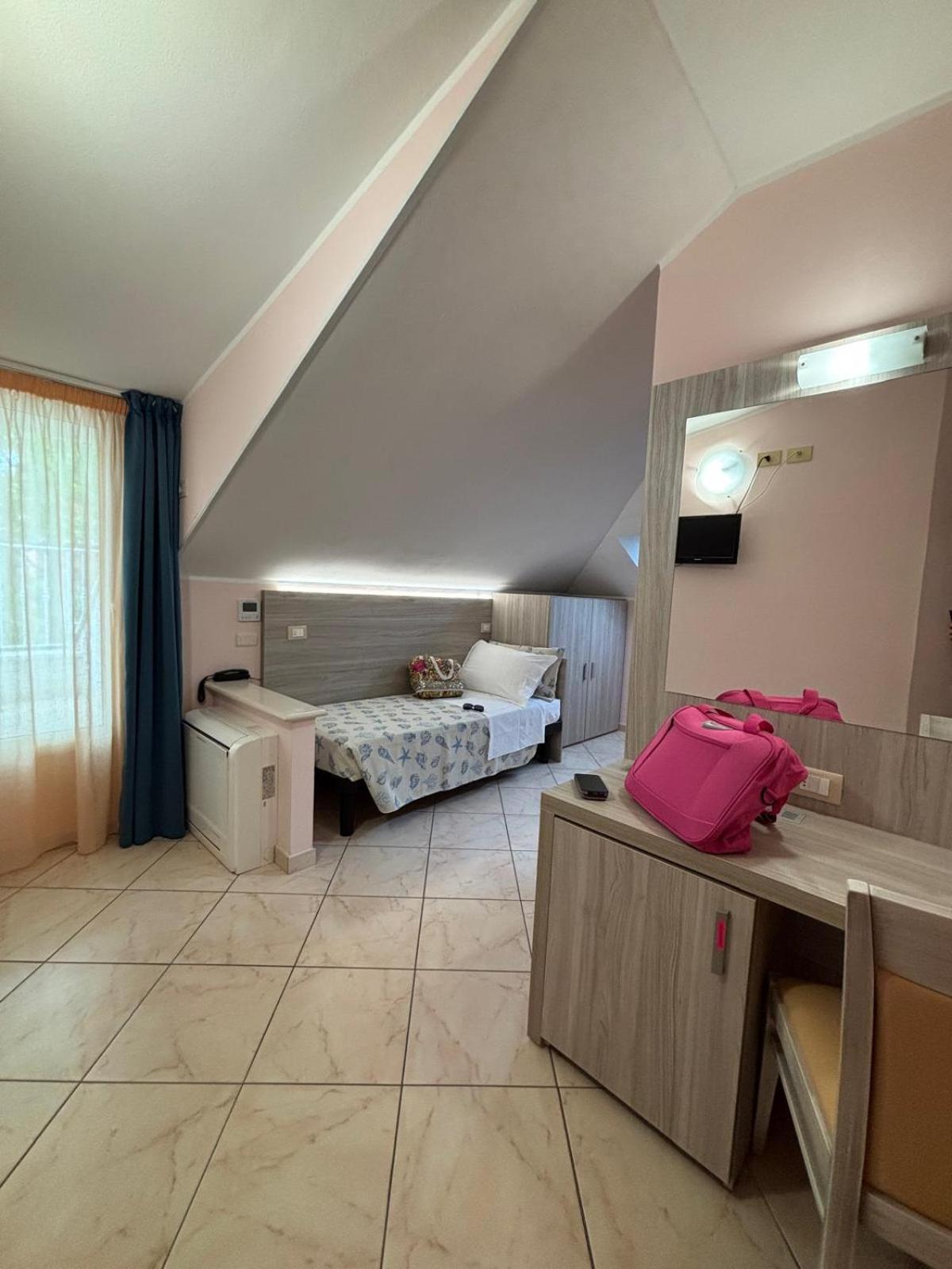 Economy Single Room