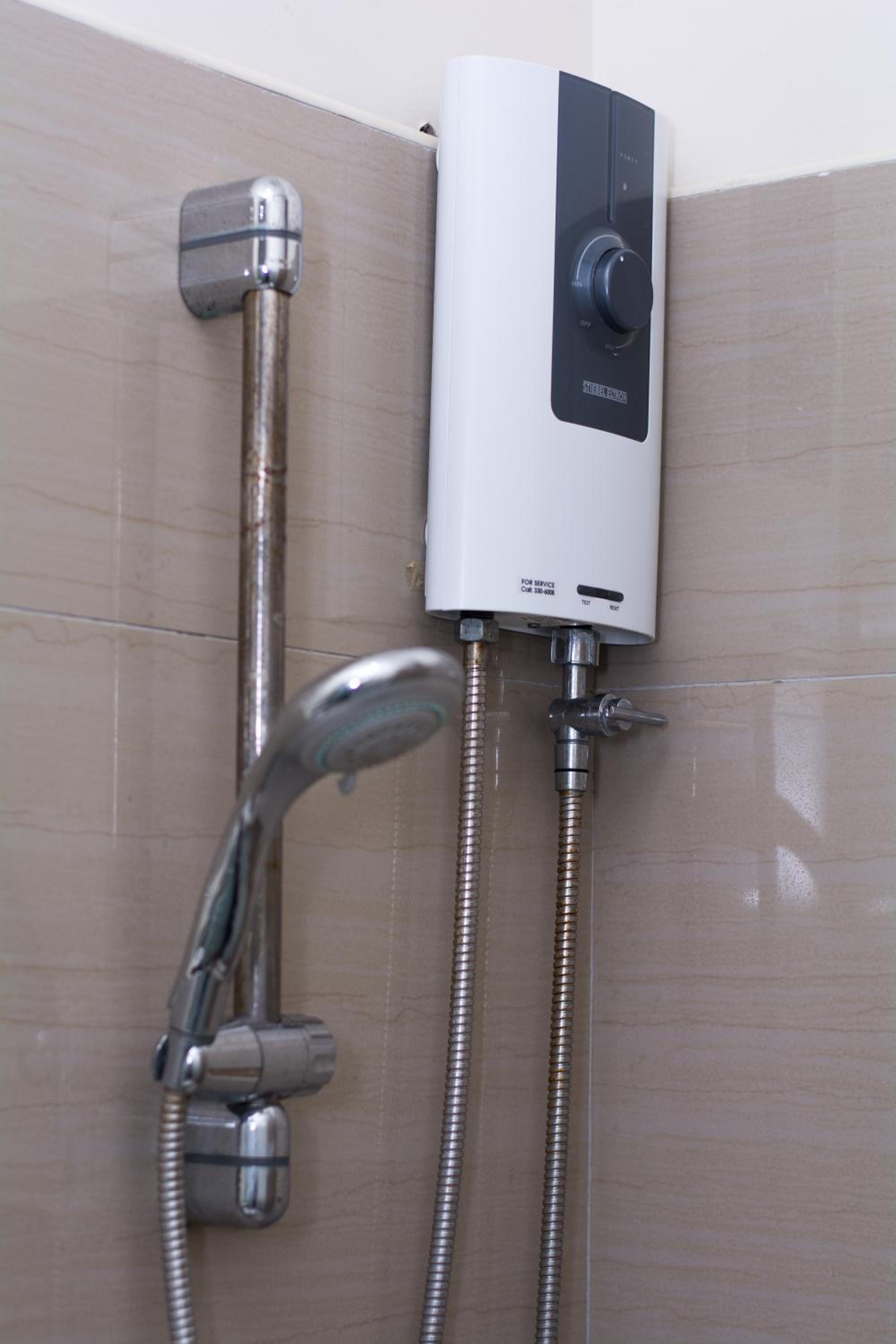  Standard Double Bedroom with Hot Shower - Photo 11