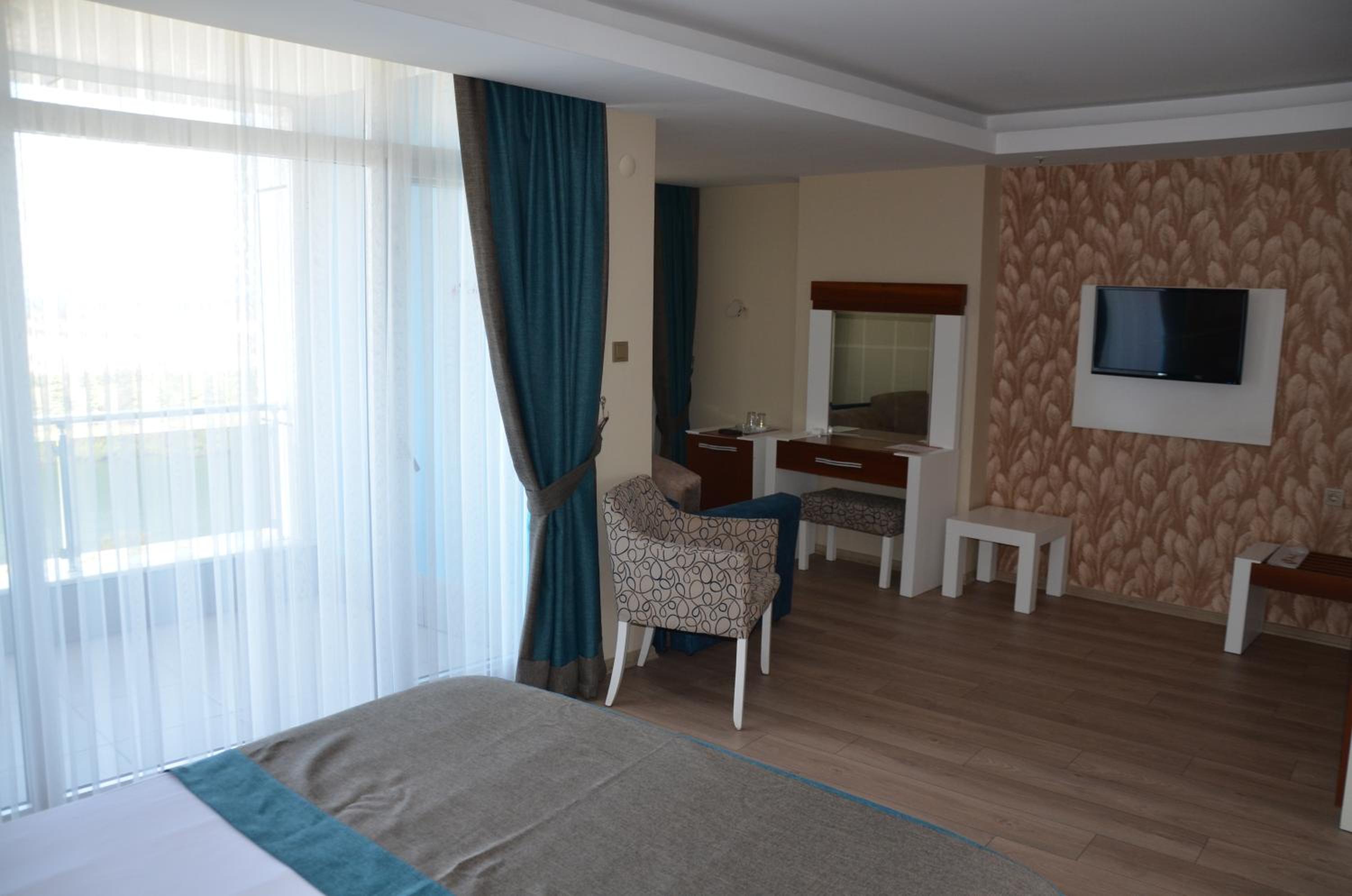 Junior Suite with Balcony photo 1