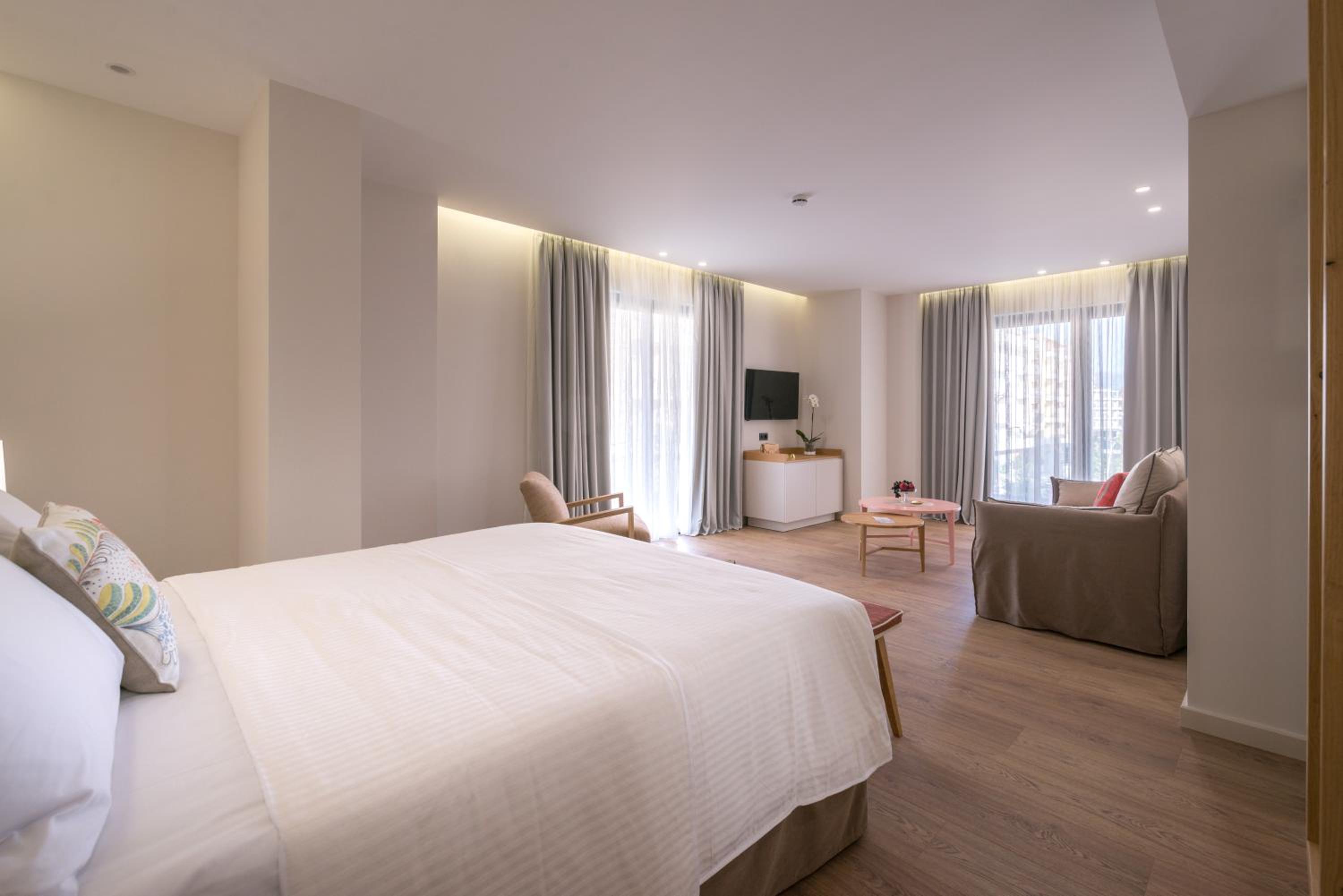 Junior Suite with Balcony and Side Sea View