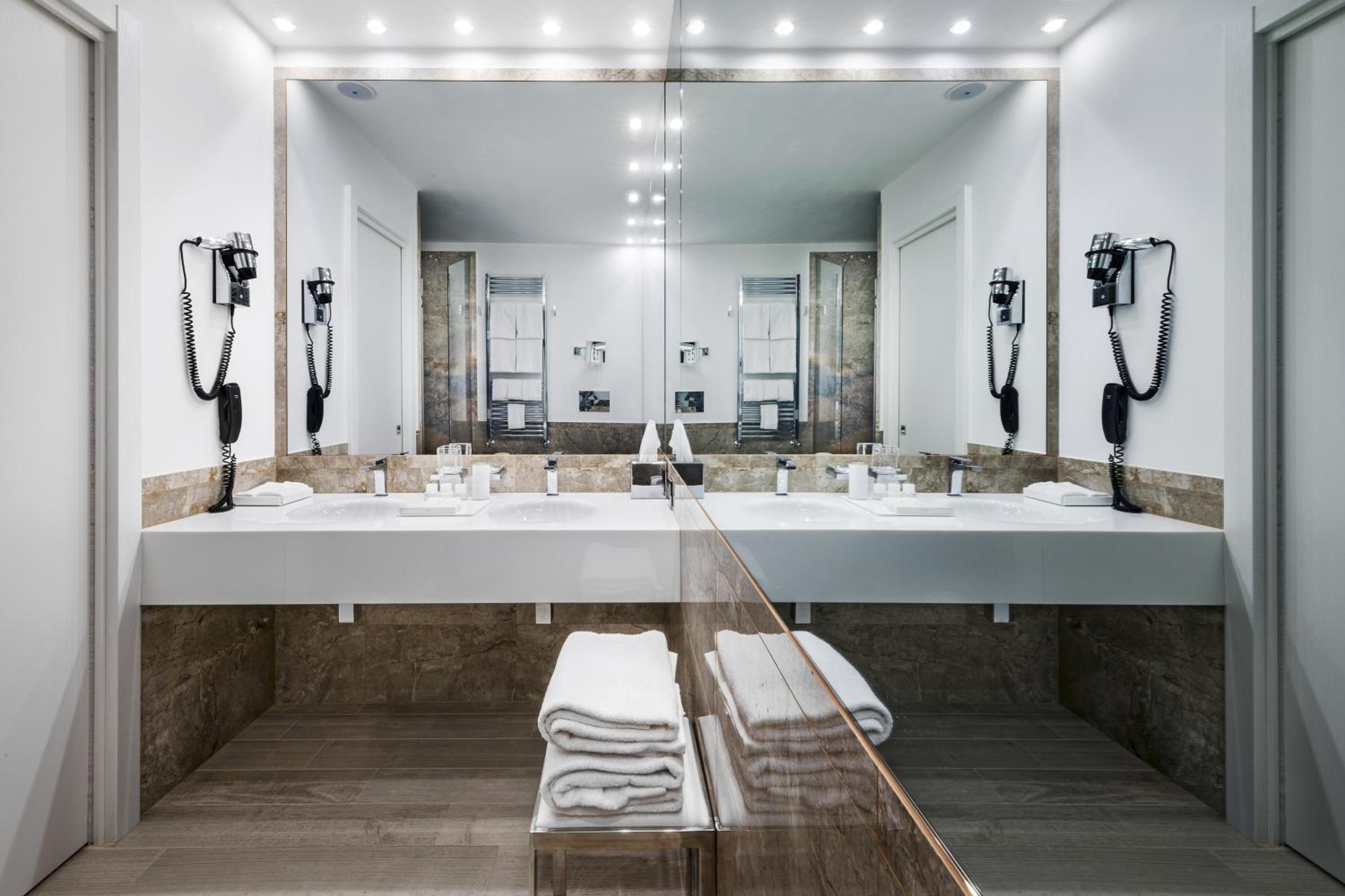 Luxury Suite with Jacuzzi with Spa Access - Separate Building - Photo 3
