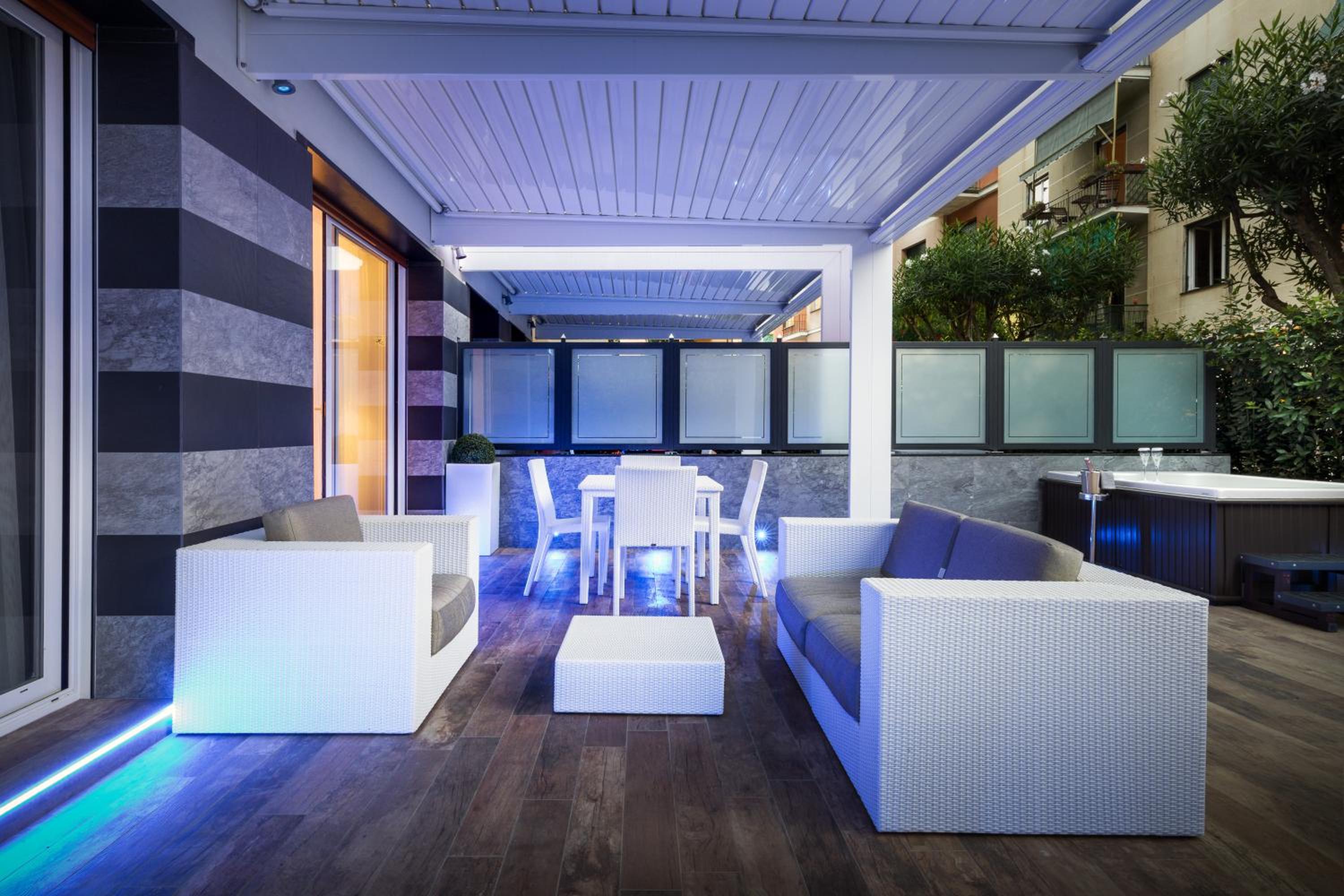 Luxury Suite with Jacuzzi with Spa Access - Separate Building - Photo 9