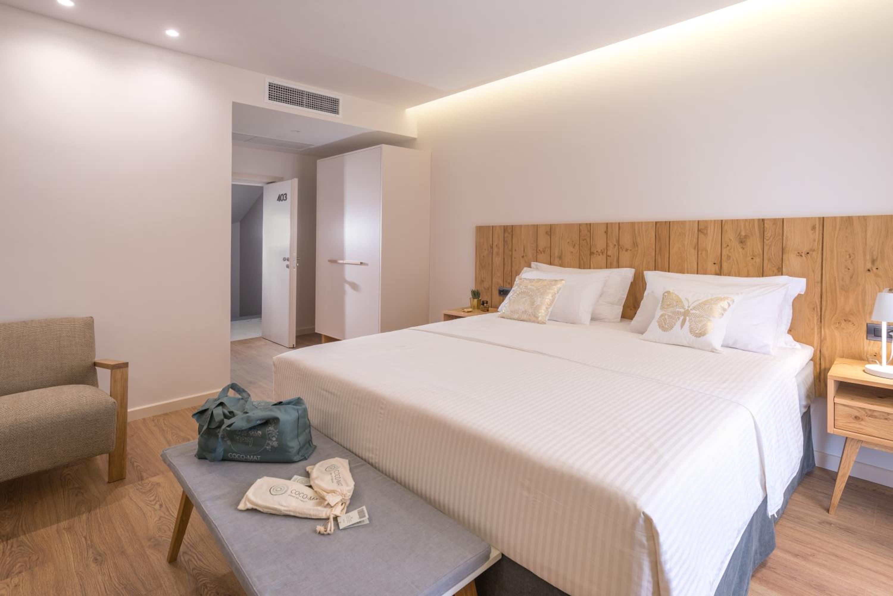 Twin Room with Side Sea View