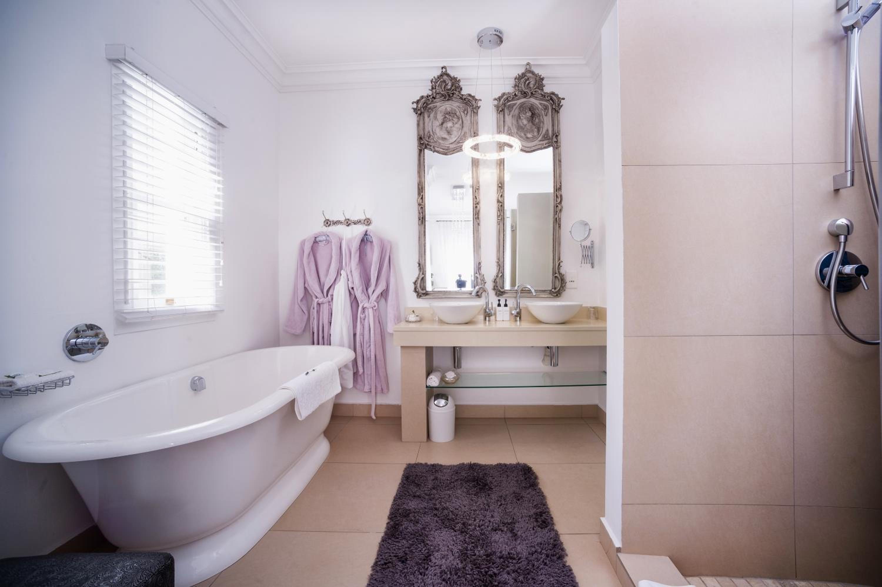 Double Room - Photo 7