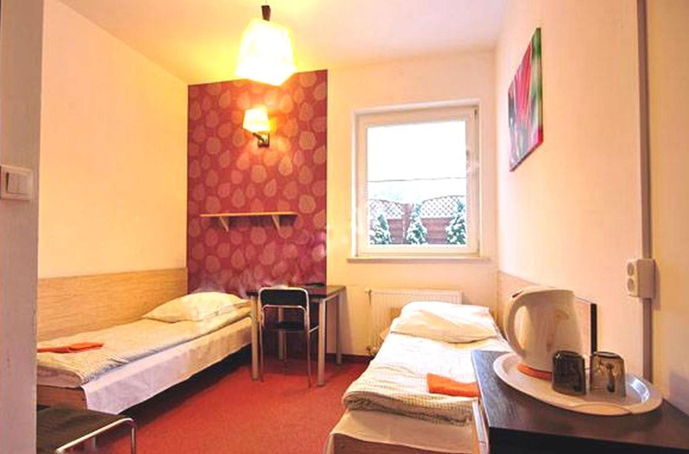 Twin Room - Photo 5