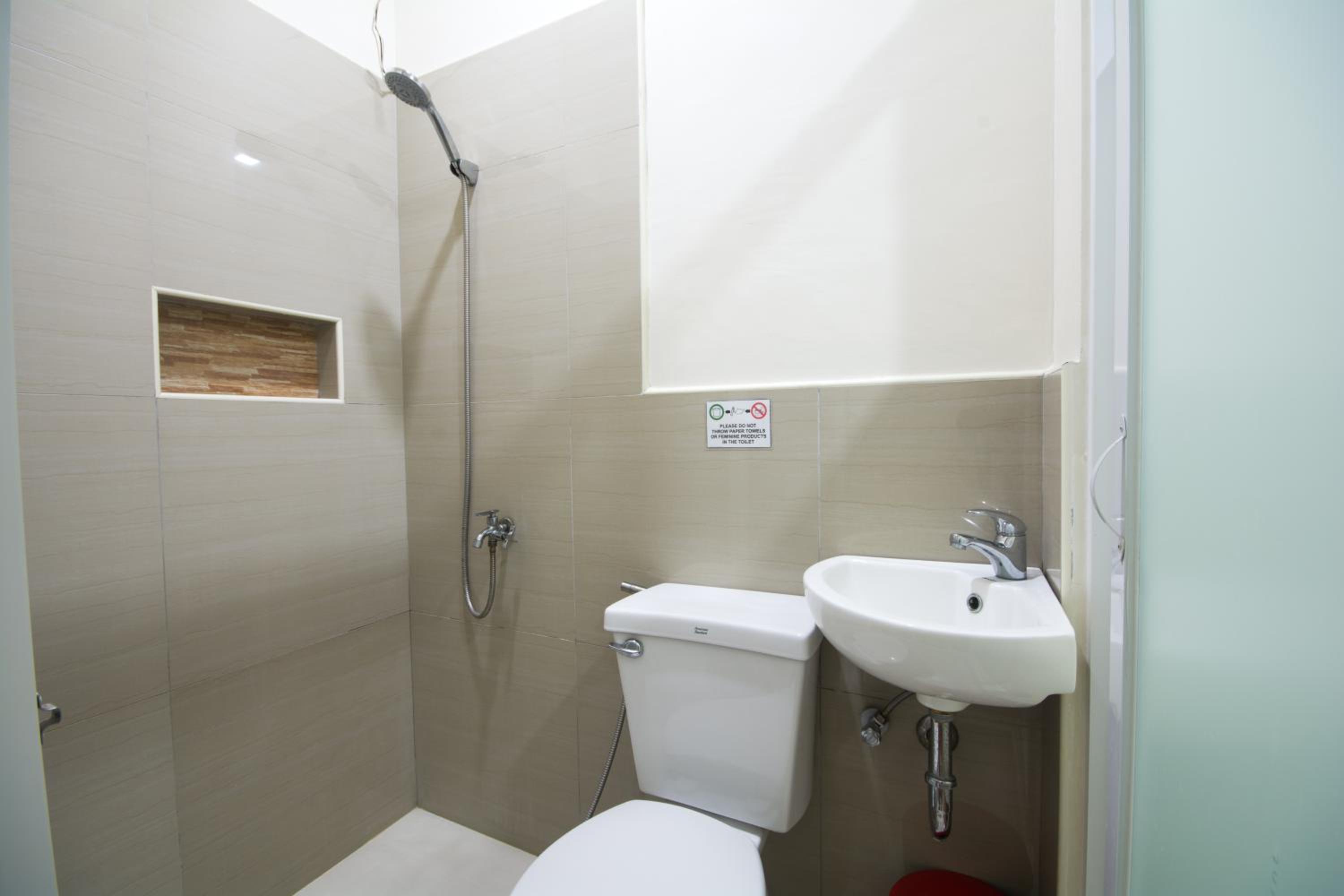 Single Room with Private Bathroom photo 3