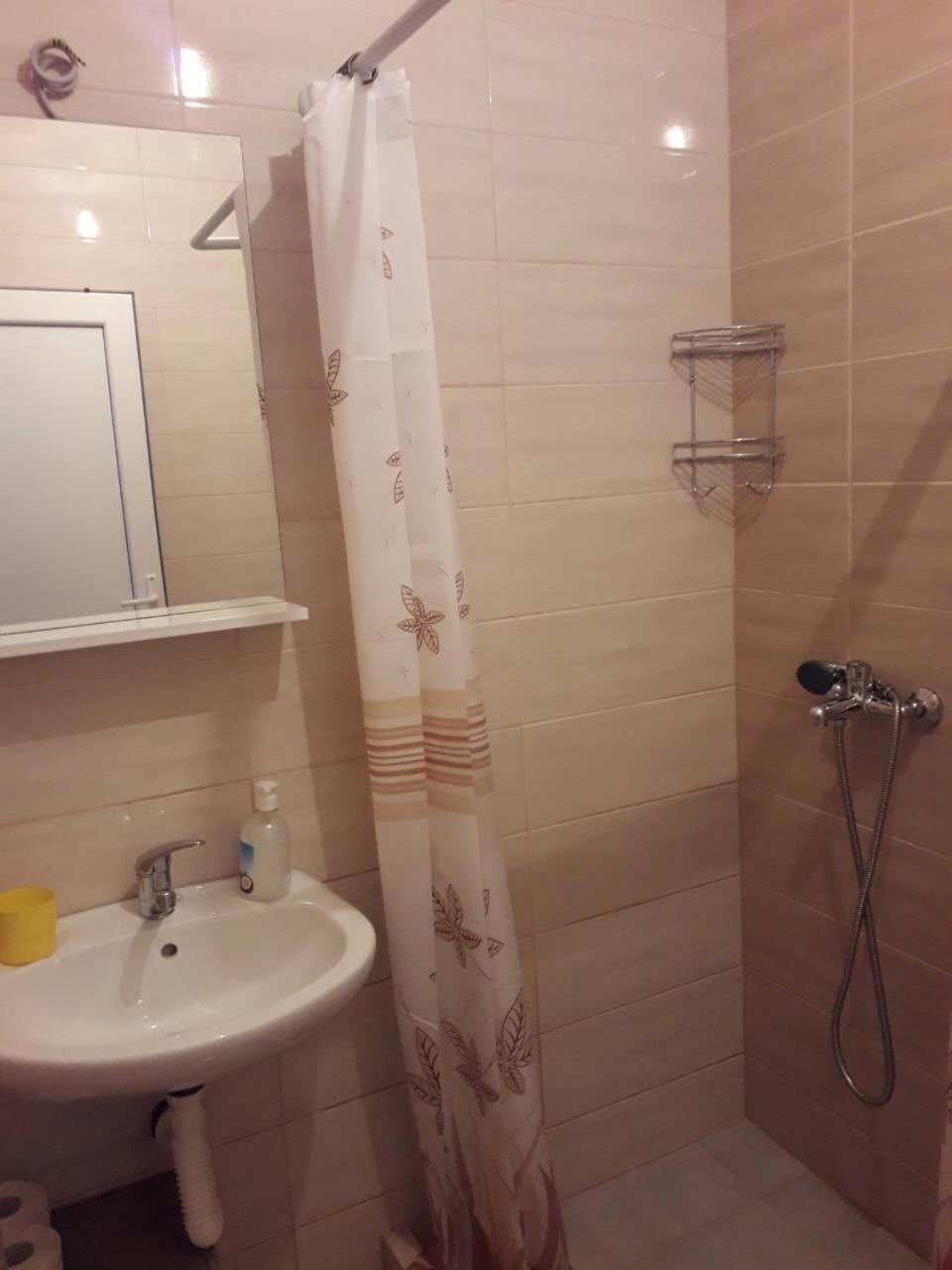 Studio Apartment with Balcony - Photo 2
