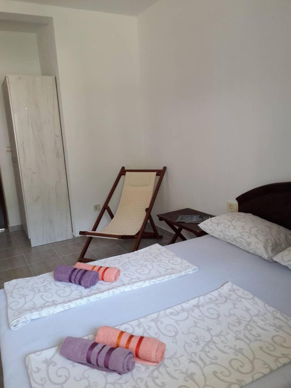 Studio Apartment with Balcony - Photo 3
