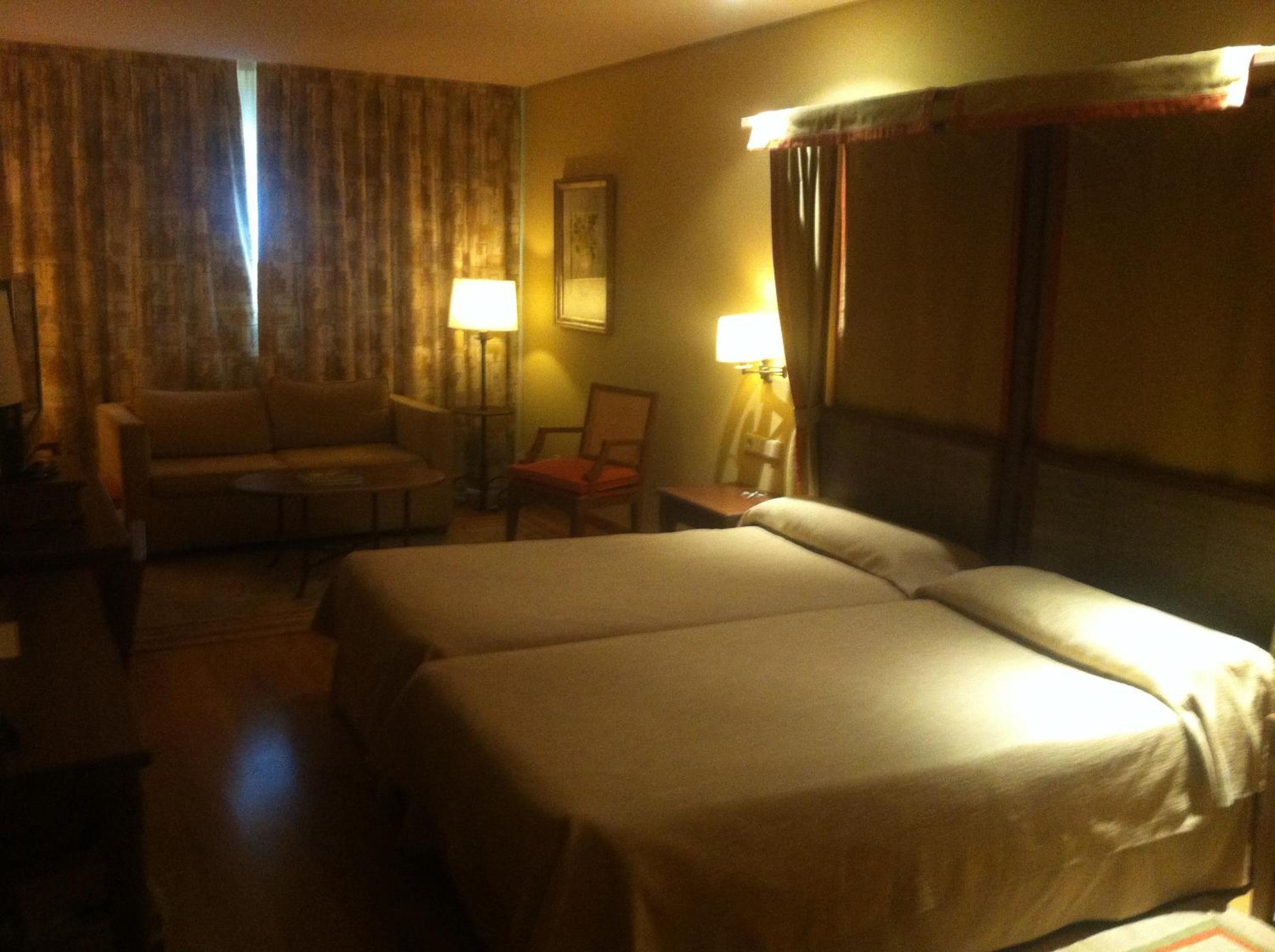 Standard Double Room (2 Adults + 1 Child) - Photo 7